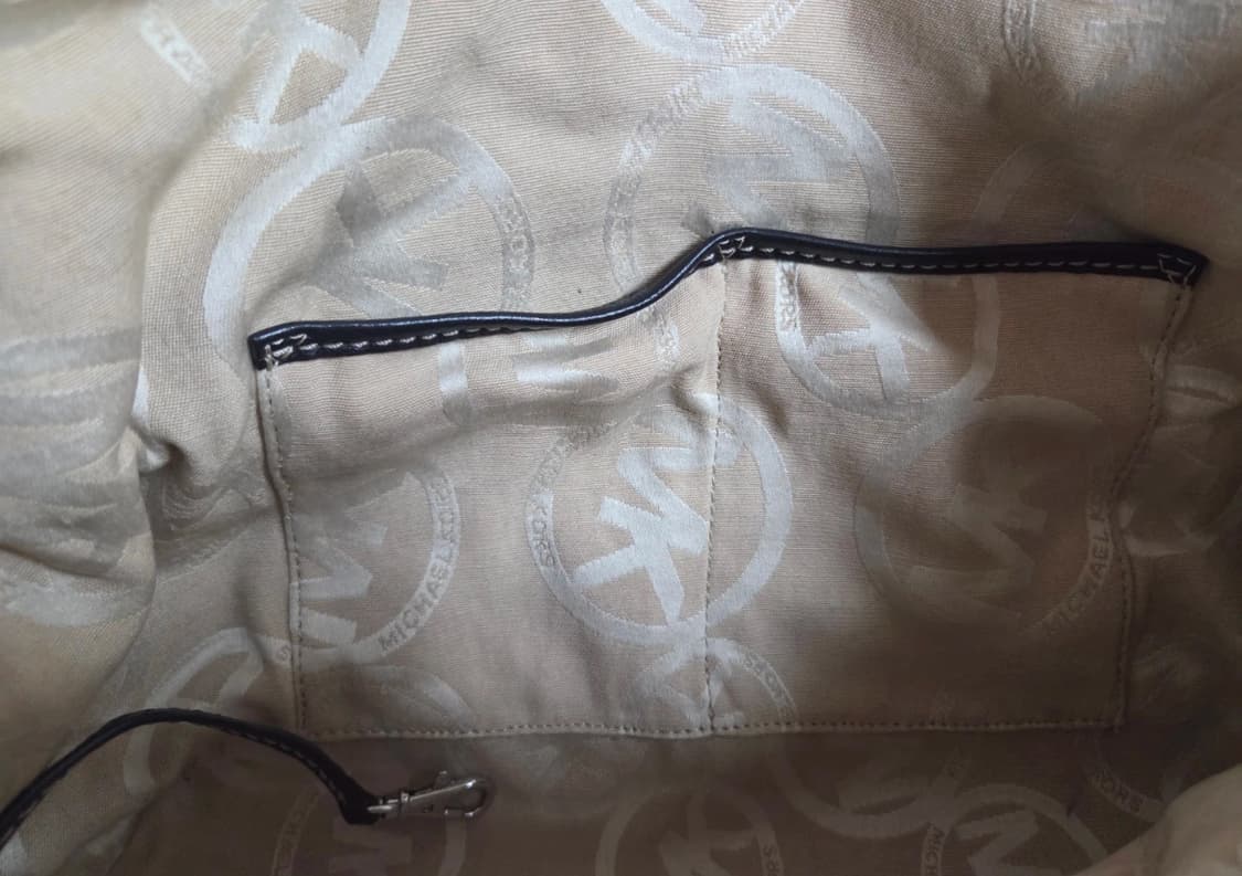 마이클 코어스(Michael Kors) 블랙 가죽 스터드 토트백 상품이미지6