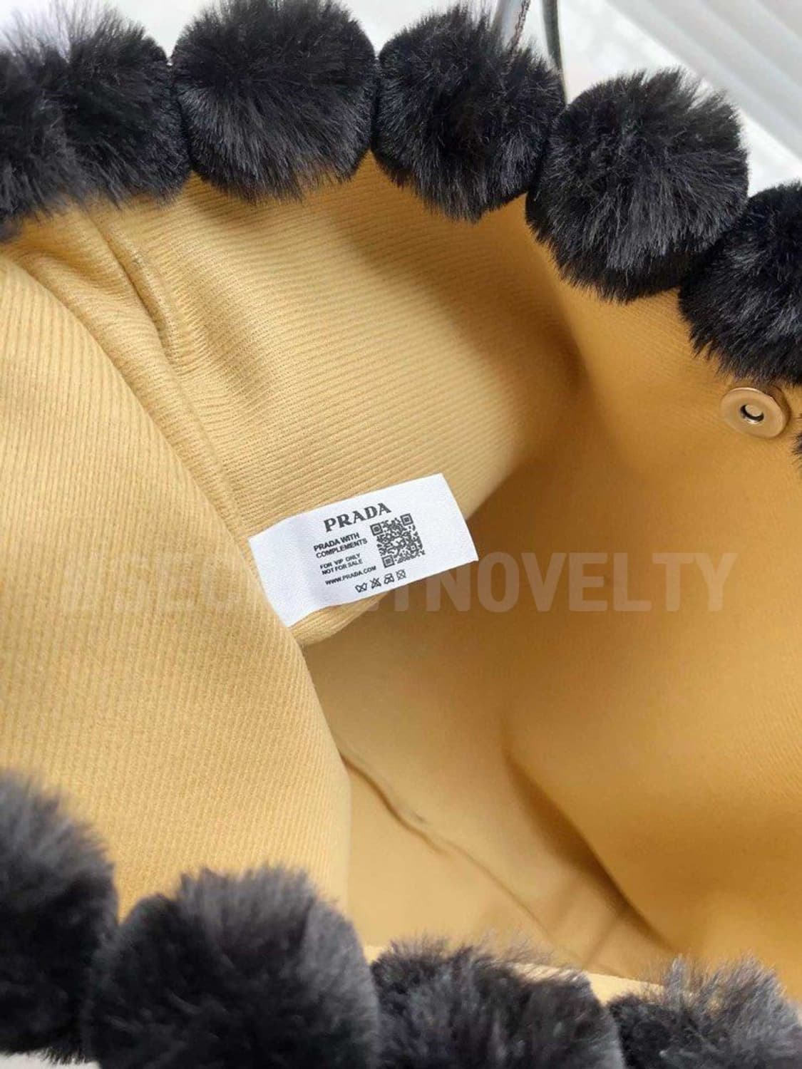 프라다뷰티 퍼 숄더백 블랙 VIP 기프트백 상품이미지3