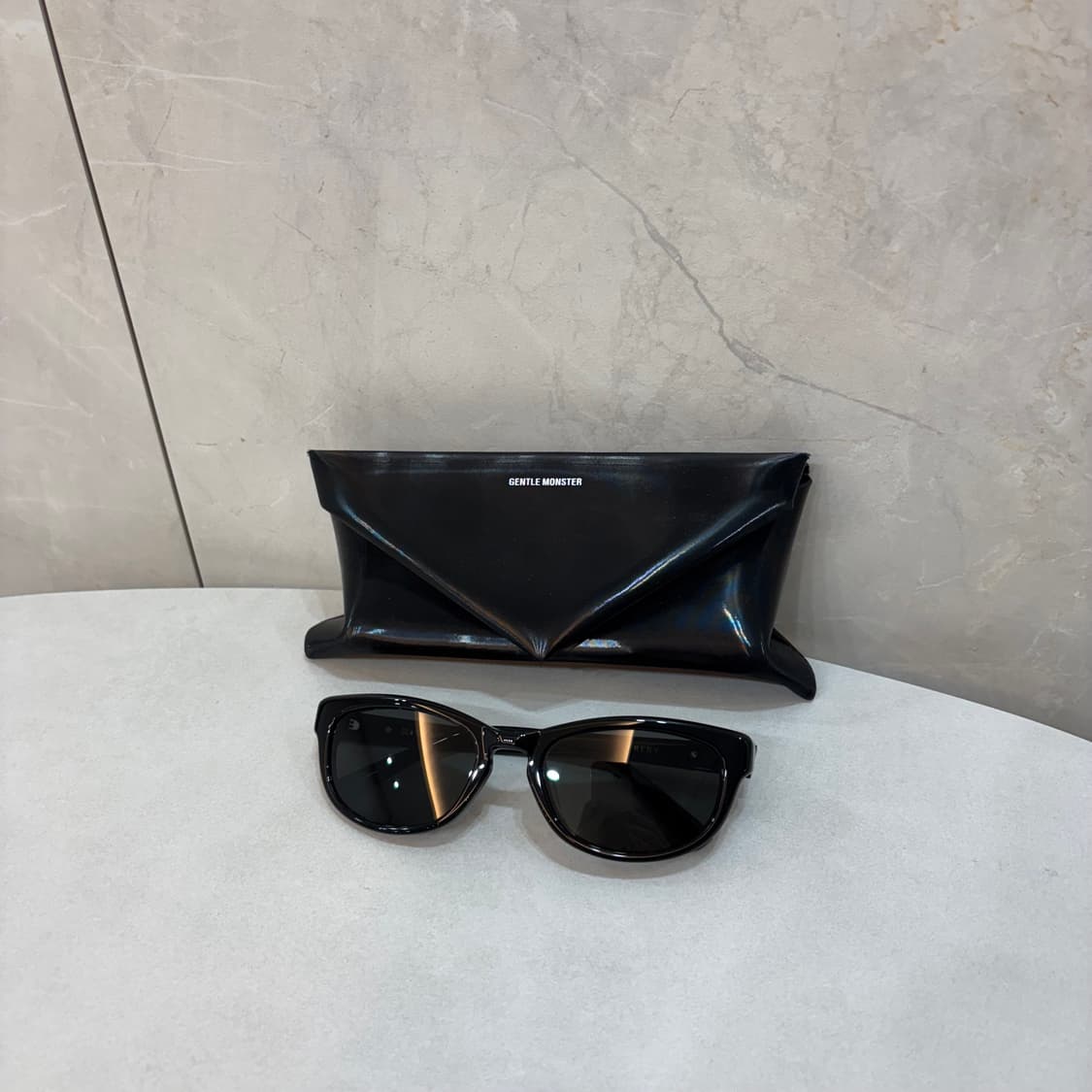 젠틀몬스터 RENY 블랙 선글라스 상품이미지1