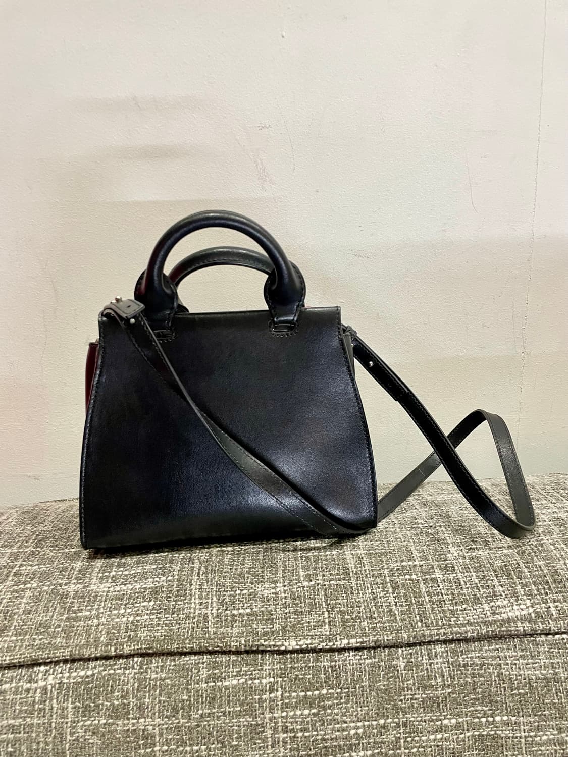 비비안 웨스트우드 블랙 가죽 미니 토트백 정품 상품이미지2