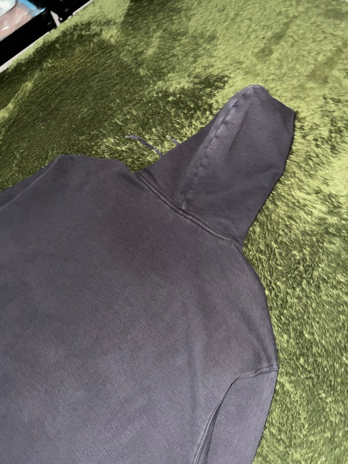 [L] 칼하트 WIP 하트 패치 로고 후디 페이디드 블랙 상품이미지8