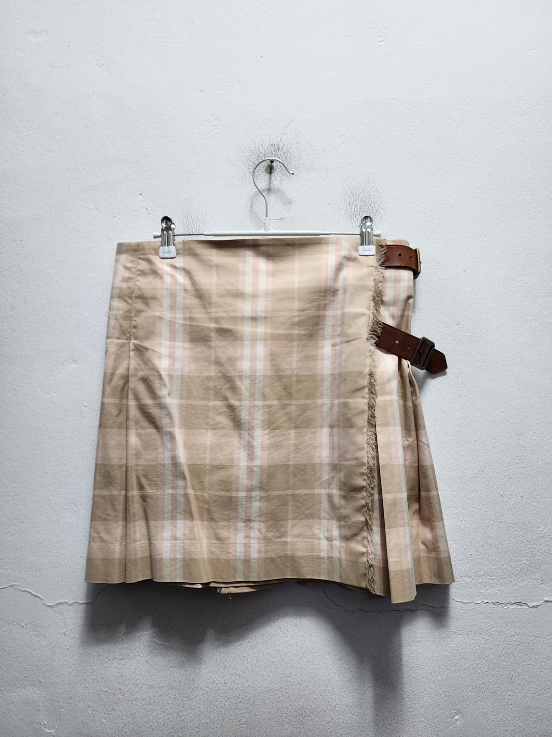 버버리 (스코틀랜드) 가죽스트랩 노바체크 스커트 상품이미지2