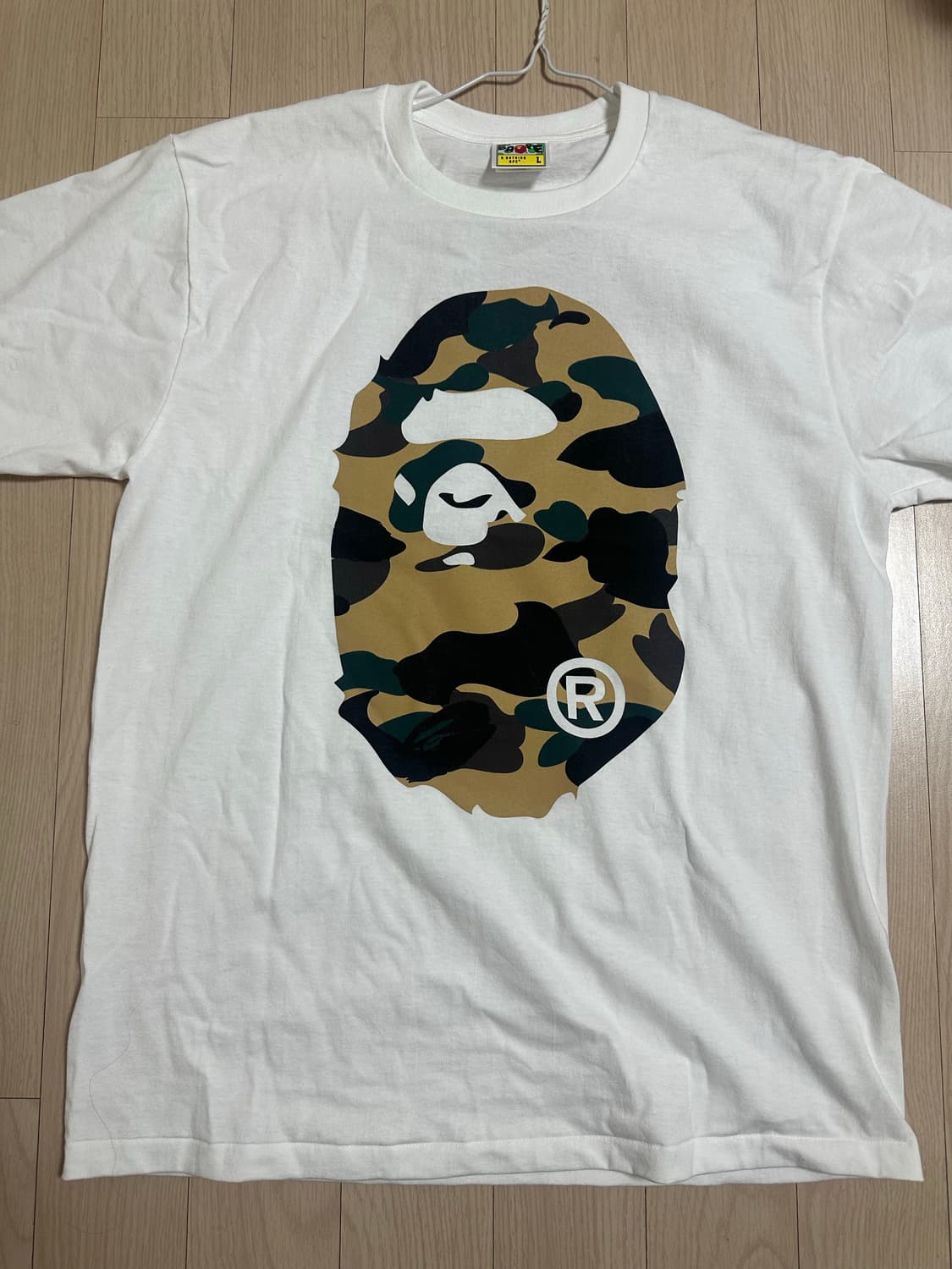L사이즈 베이프 퍼스트 카모 빅 에이프 헤드 티셔츠 화이트 옐로우 상품이미지2