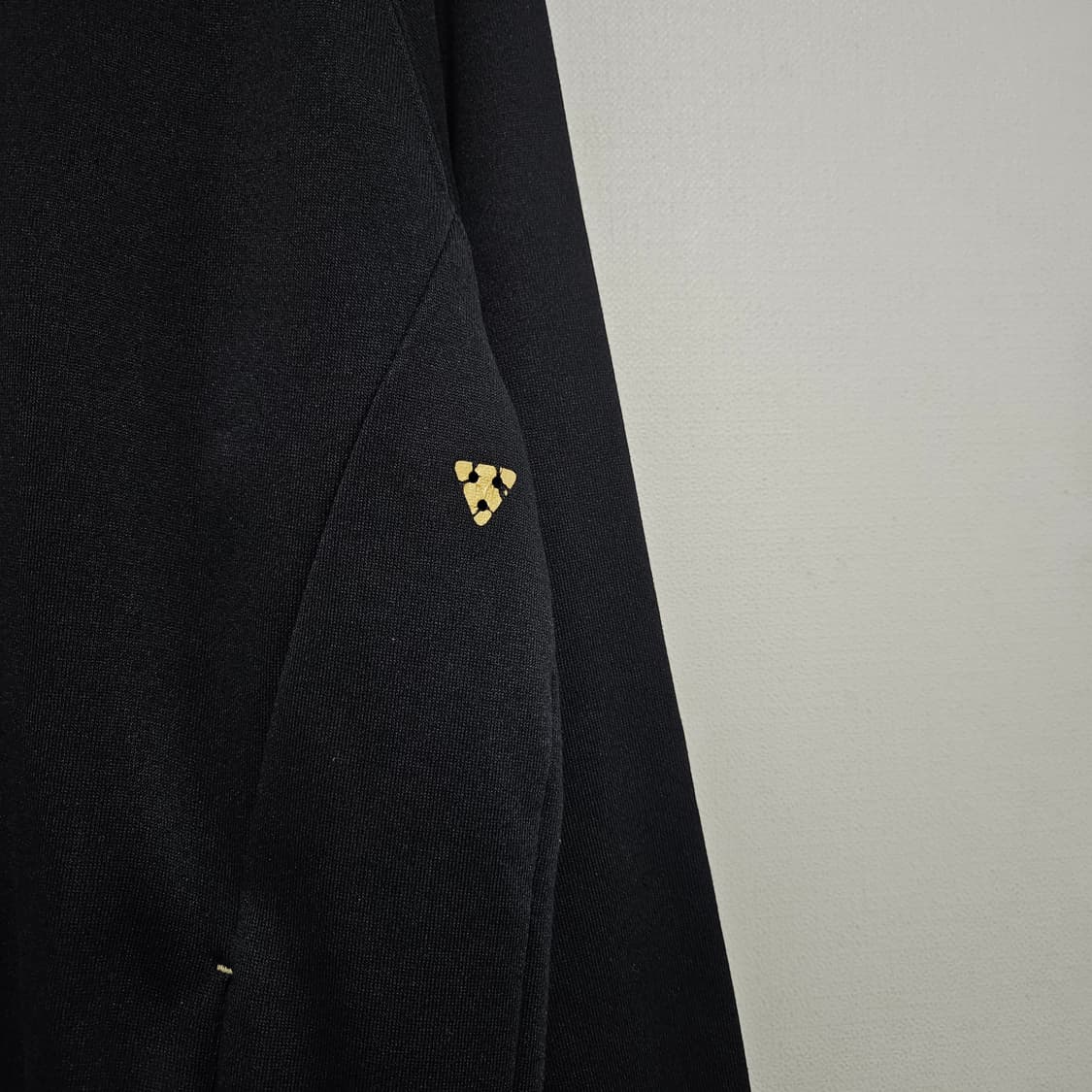 105) 데상트 센터로고 폴리에스터 후드티 상품이미지5