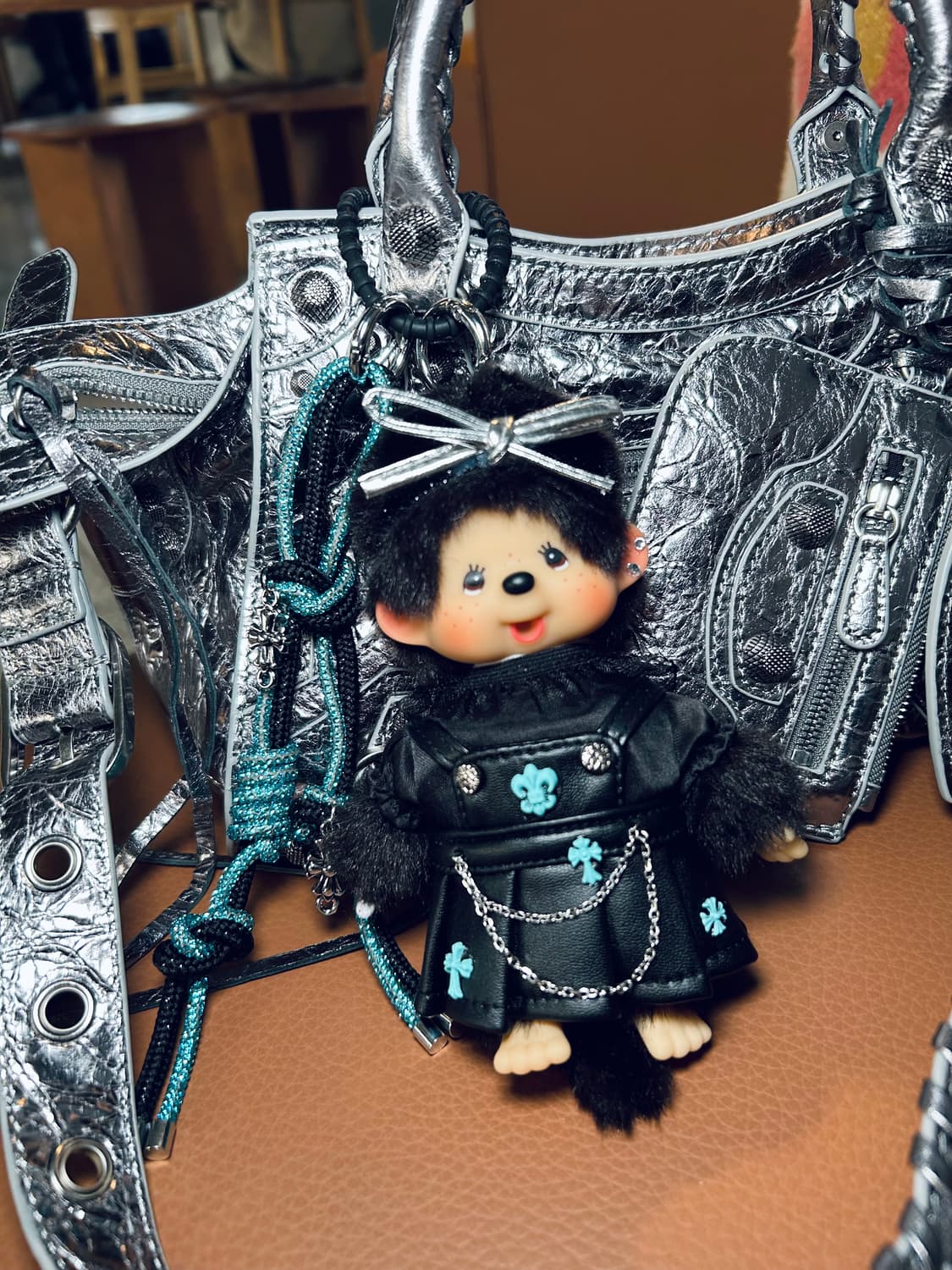 (62) 정품 몬치치 👕🖤커스텀 블랙 레더 원피스키링 상품이미지9