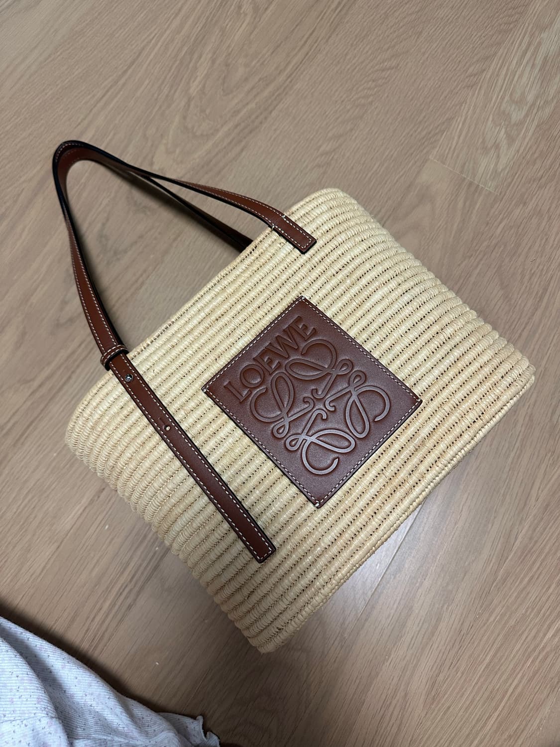 로에베 라탄백 상품이미지1