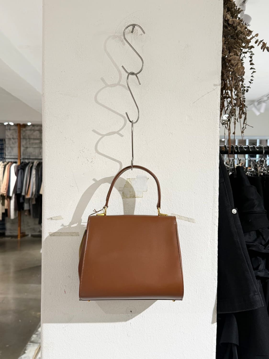 버버리 브라운 레더 금장 탑 핸들 백 상품이미지5