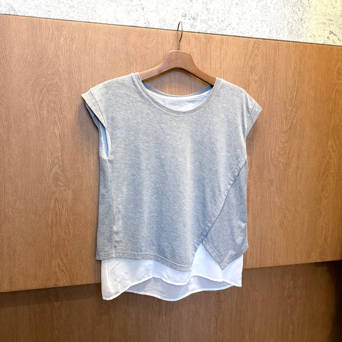 빈티지 슬리브리스 티셔츠 쉬폰 레이어드 디테일 루즈핏 그레이 상품이미지1