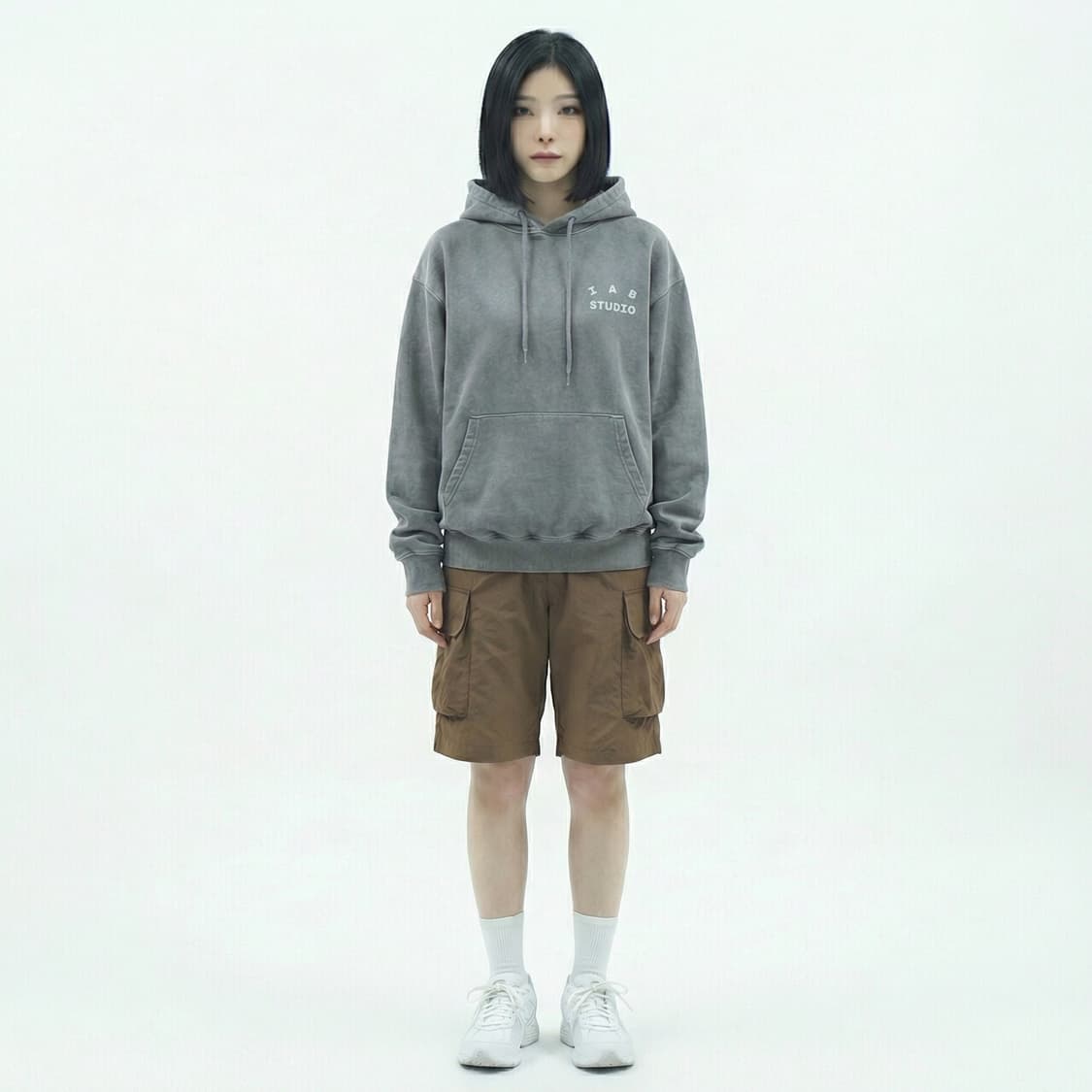 🩶 IAB STUDIO 로고 후드티 – 그레이 상품이미지3
