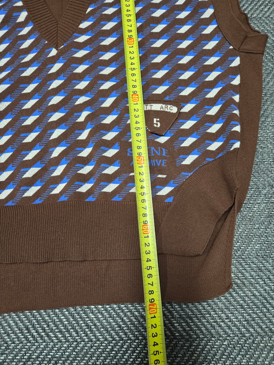 한섬 시스템 22ssSYSTEM 브랜드의 브라운 컬러 패턴 니트 베스트 상품이미지8