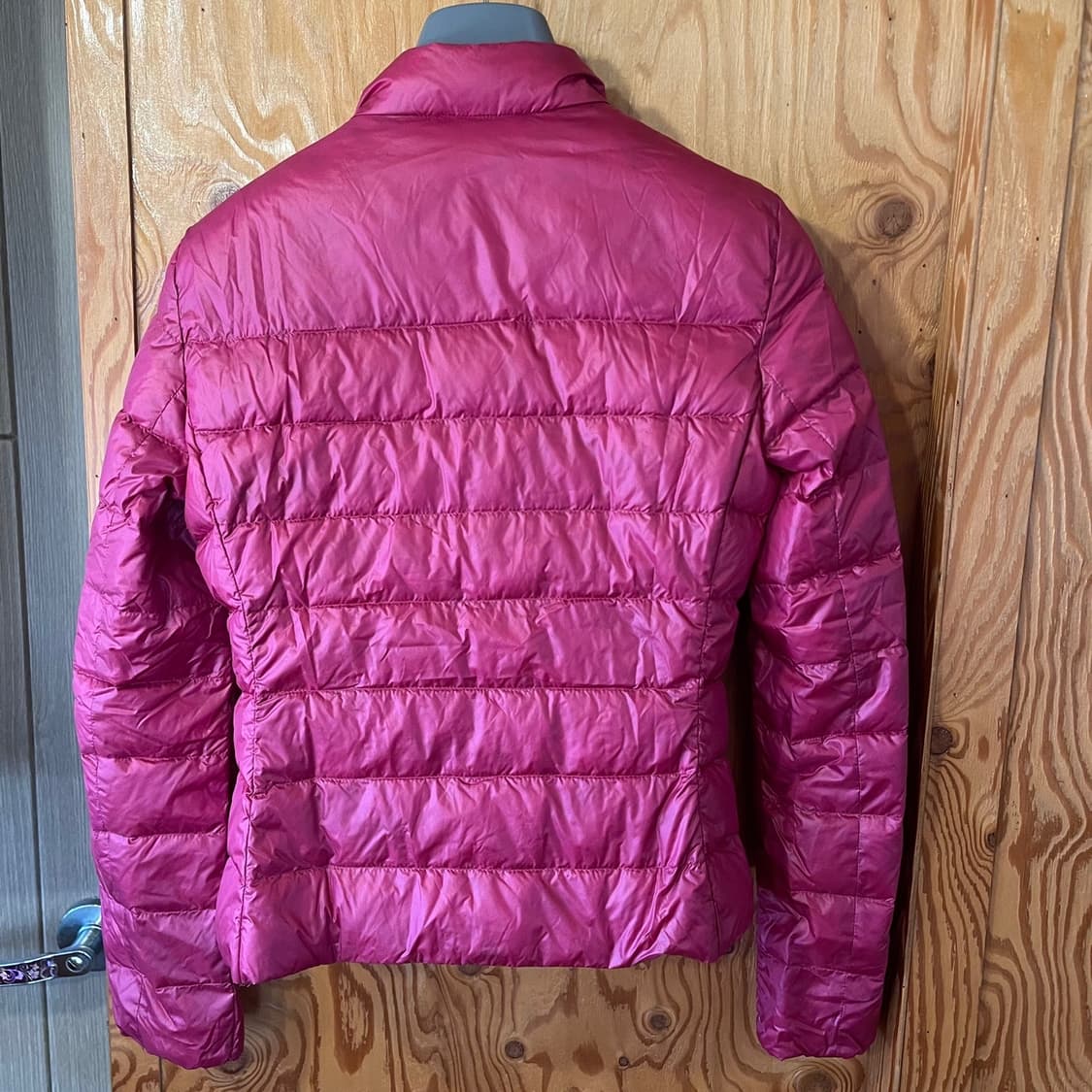 프라다 삼각로고 패딩 판매 합니다.  상품이미지4