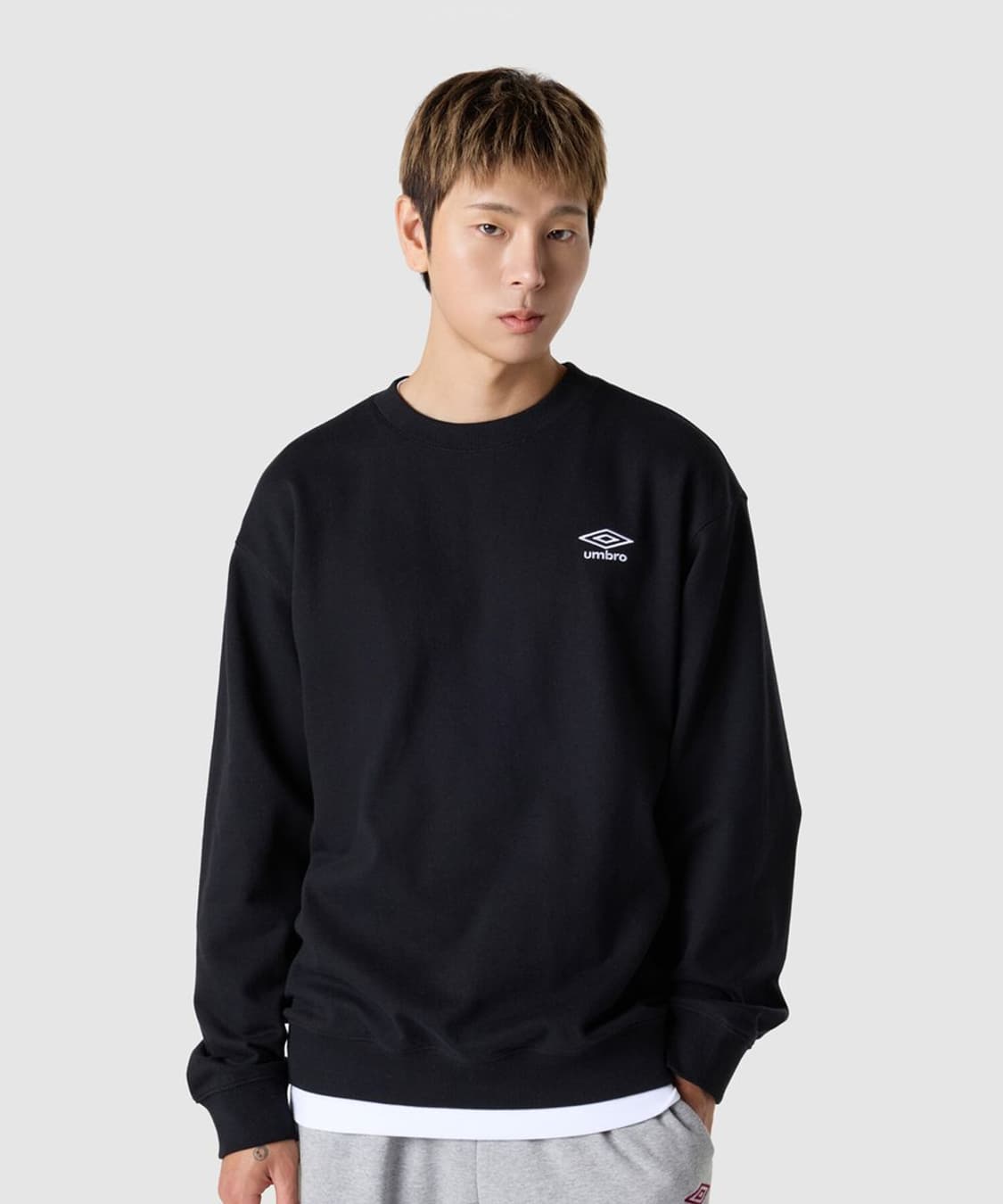 엄브로 에쎈셜 스몰로고 맨투맨 블랙 M 상품이미지2