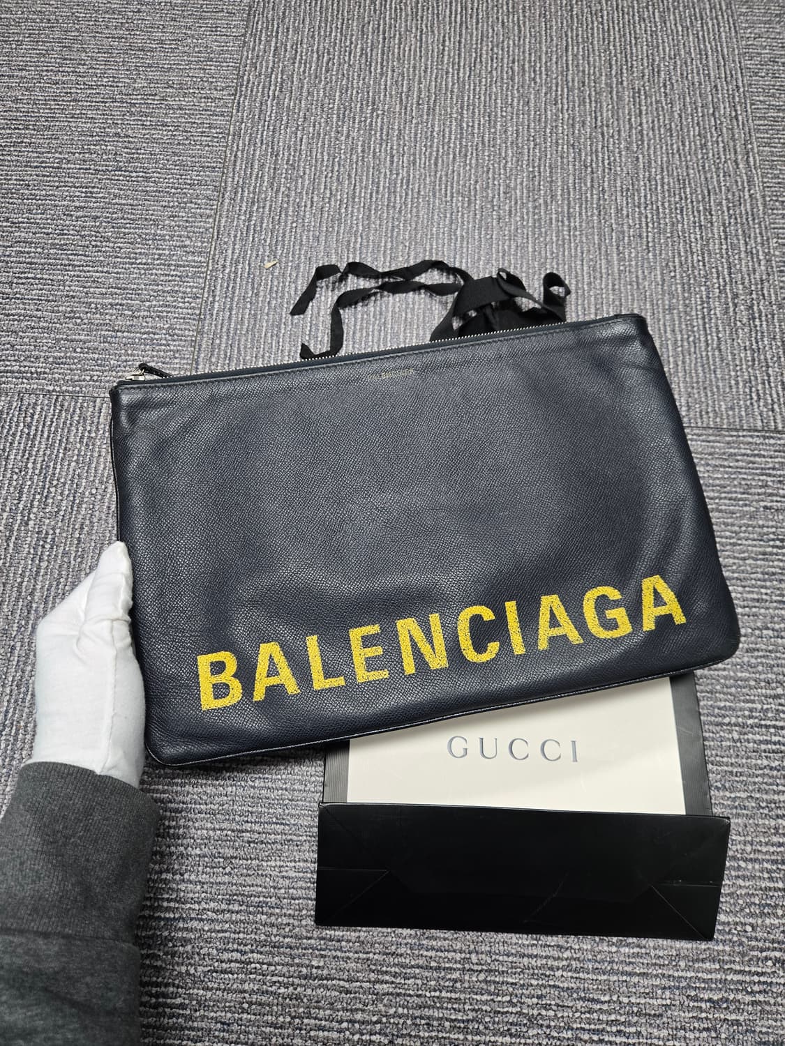 [특가][정품]발렌시아가 로고 클러치백 상품이미지1