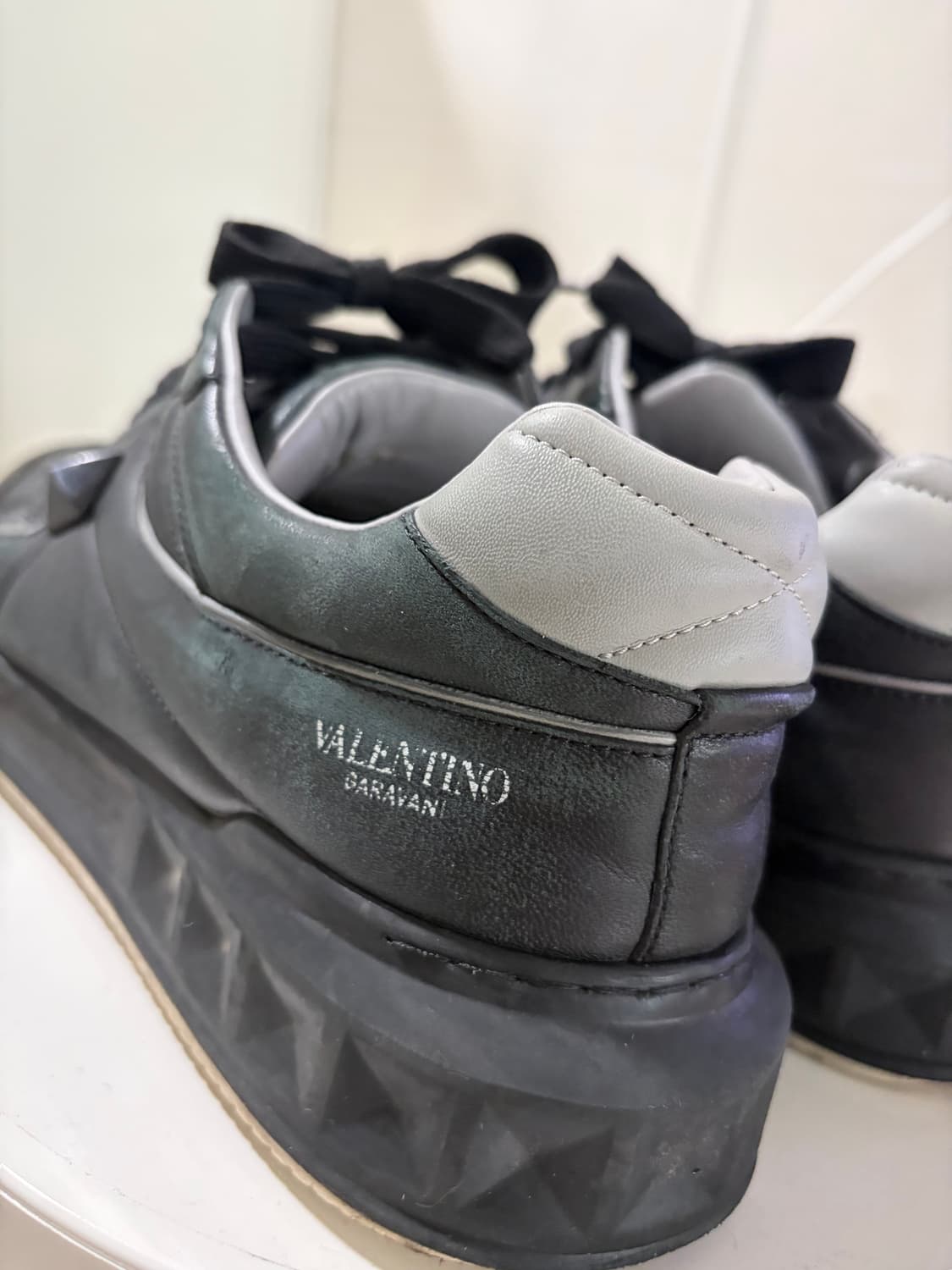 발렌티노 원스터드 스니커 270입니다 상품이미지3