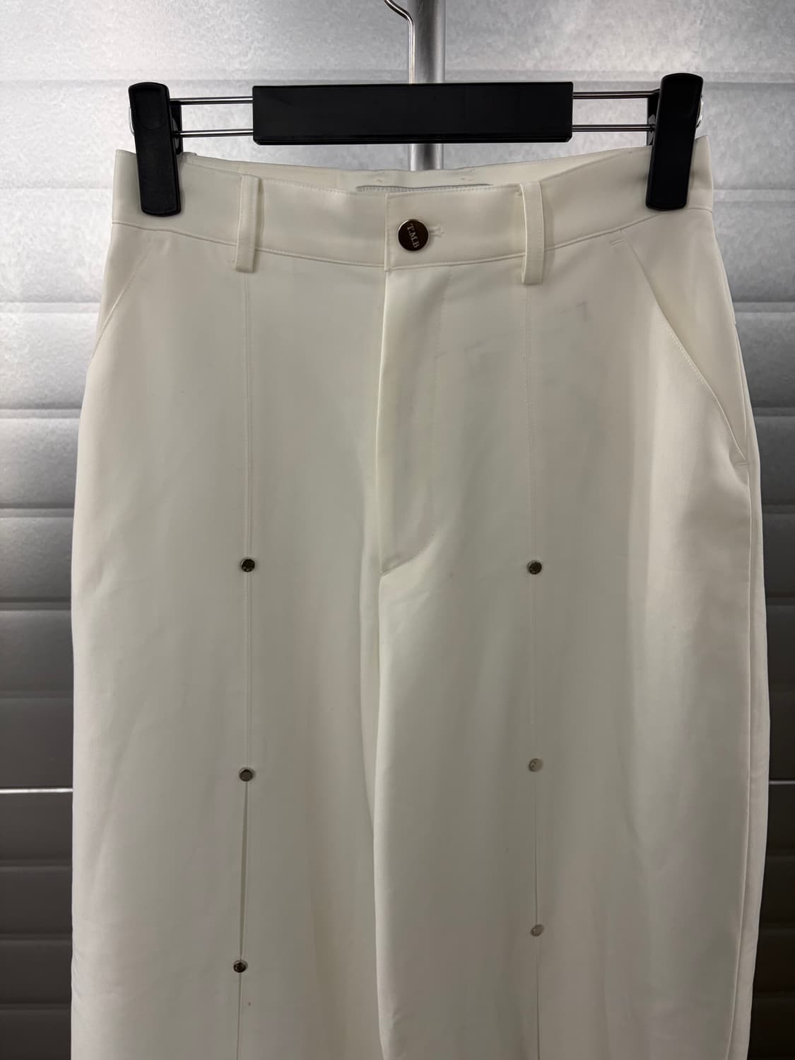 TREEMINGBIRD Rivet Slit Trouser [White] 상품이미지3