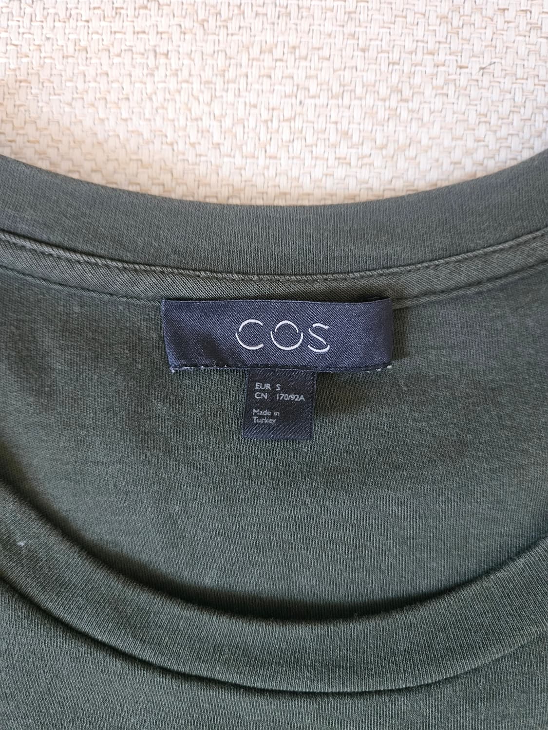 코스(COS) 지퍼포켓 티셔츠 딥카키 상품이미지2