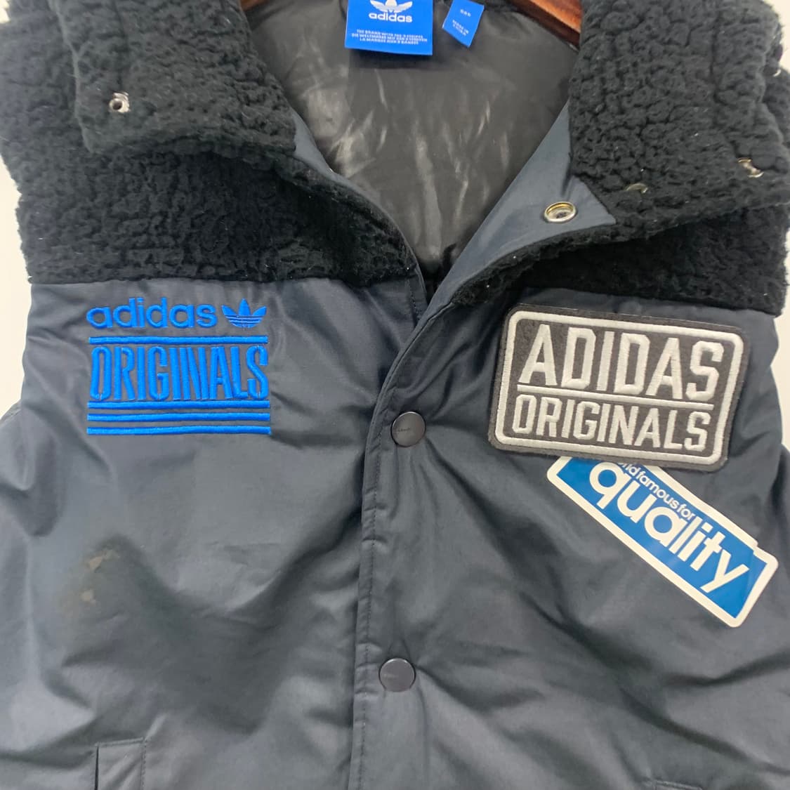 아디다스 패치 블랙 후드 조끼 패딩 상품이미지4