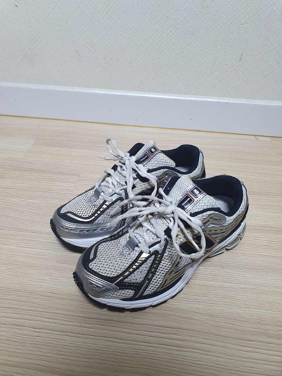 뉴발란스 1906R 실버 운동화 240 상품이미지4