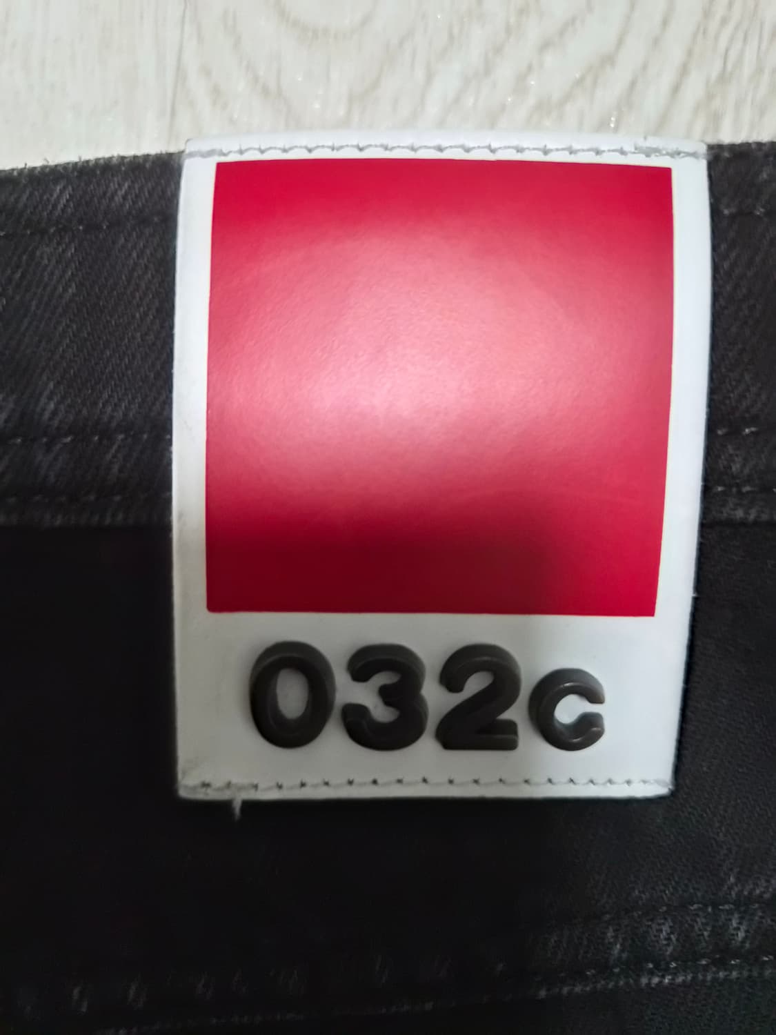 032c 워시드 스트레이트 블랙 데님 상품이미지3