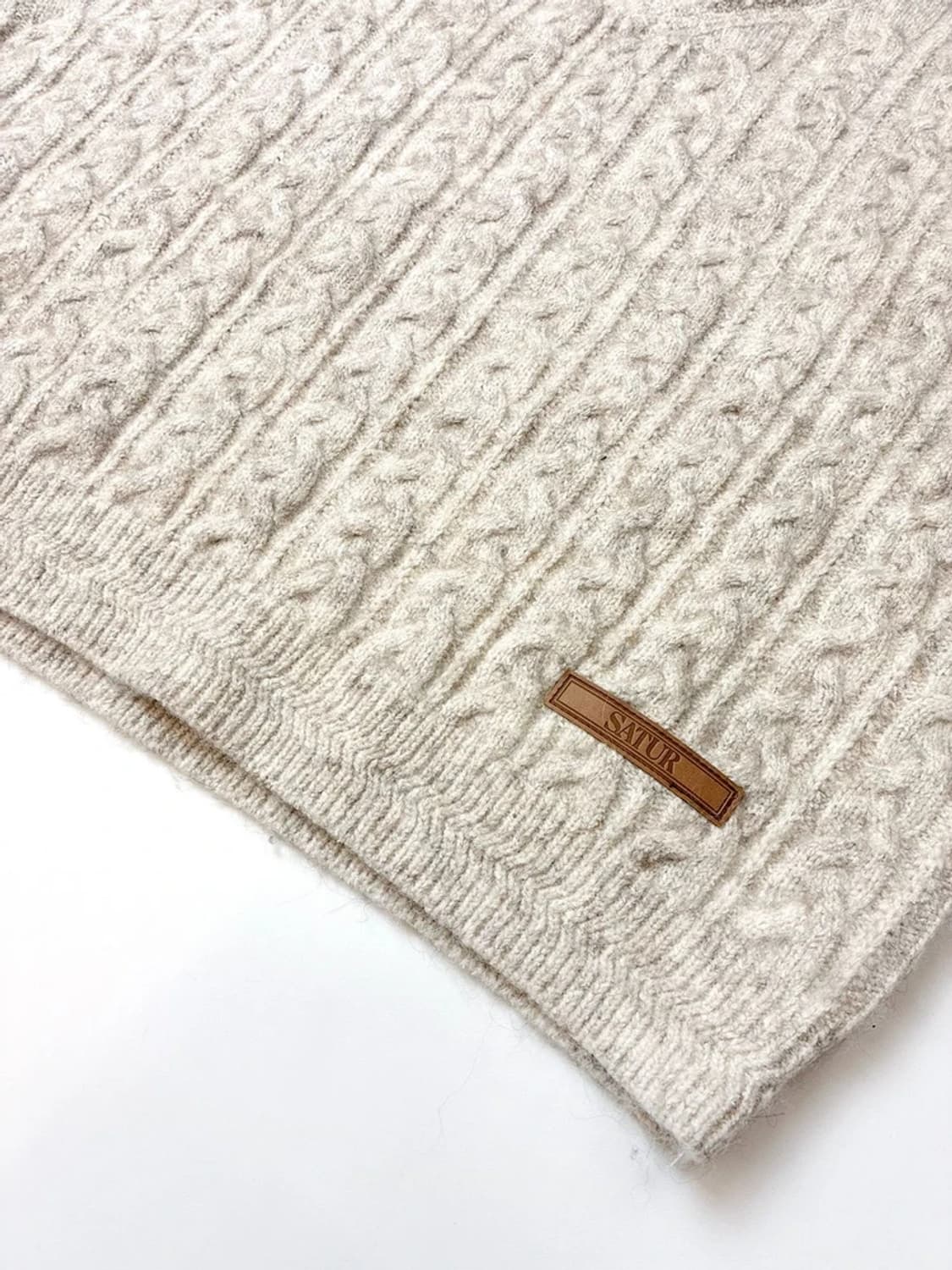 세터 SATUR 23FW 헤어리 케이블 브이넥 베스트 PN5147 상품이미지4