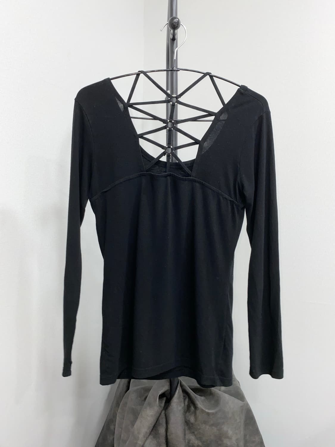 Gold Graphic Back-Strap Long Sleeve 상품이미지2
