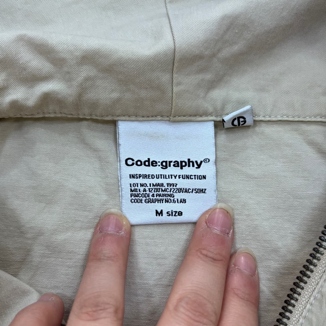 M 코드그라피 크롭 바람막이 자켓 0326E 상품이미지3