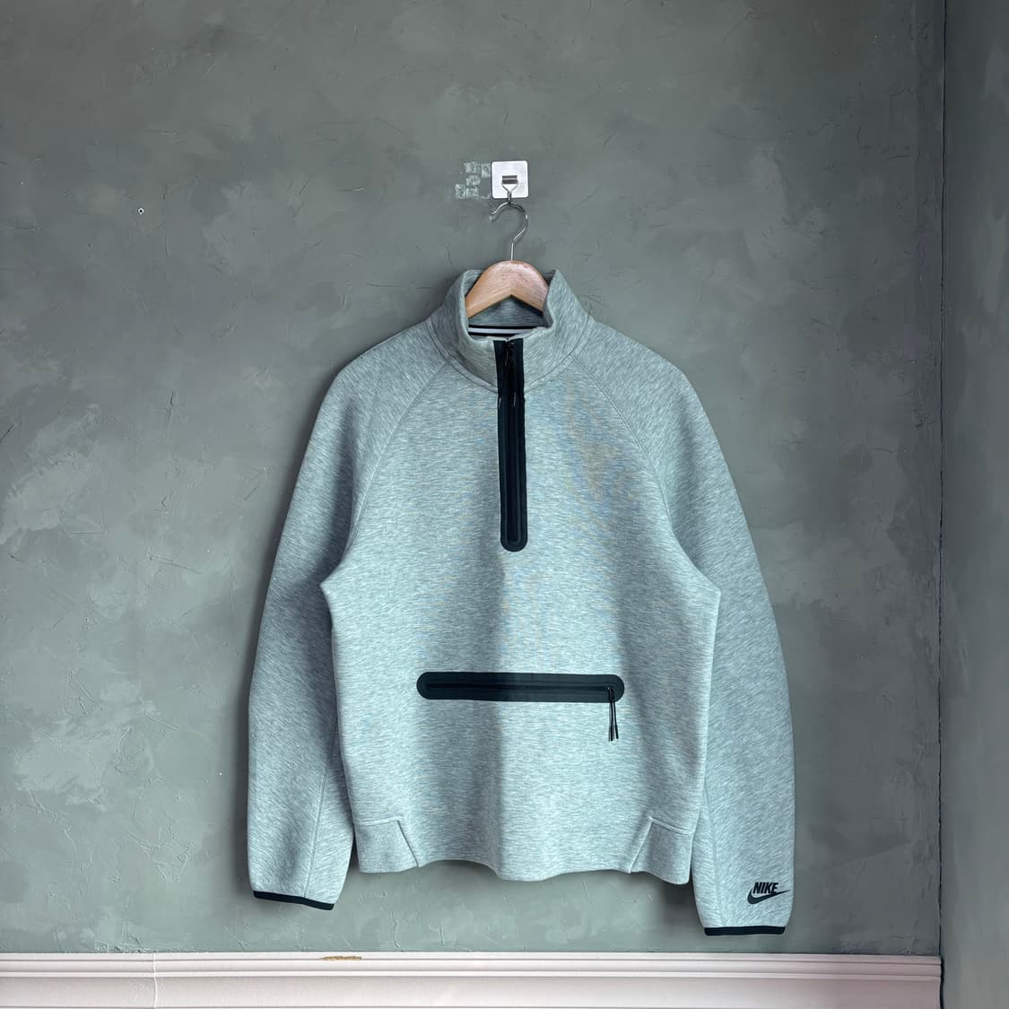 나이키 테크팩 맨투맨 그레이 상품이미지1