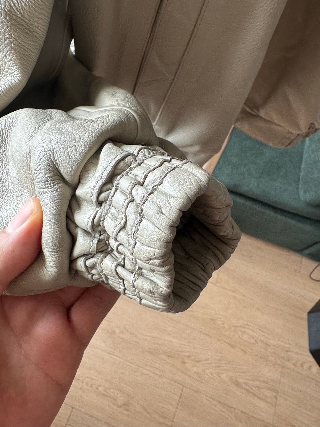 [L] 렉토(RECTO) 카우하이드 가죽 자켓 (크림/베이지) 구성품 X 상품이미지5