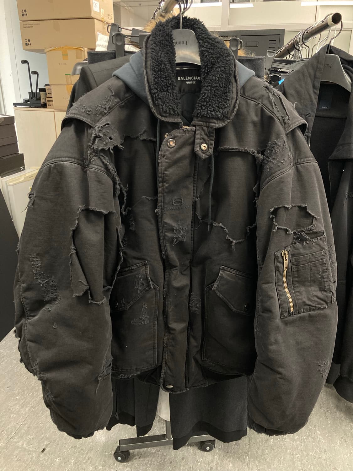 [2] 발렌시아가 디스트로이드 유니티 봄버 자켓 상품이미지2