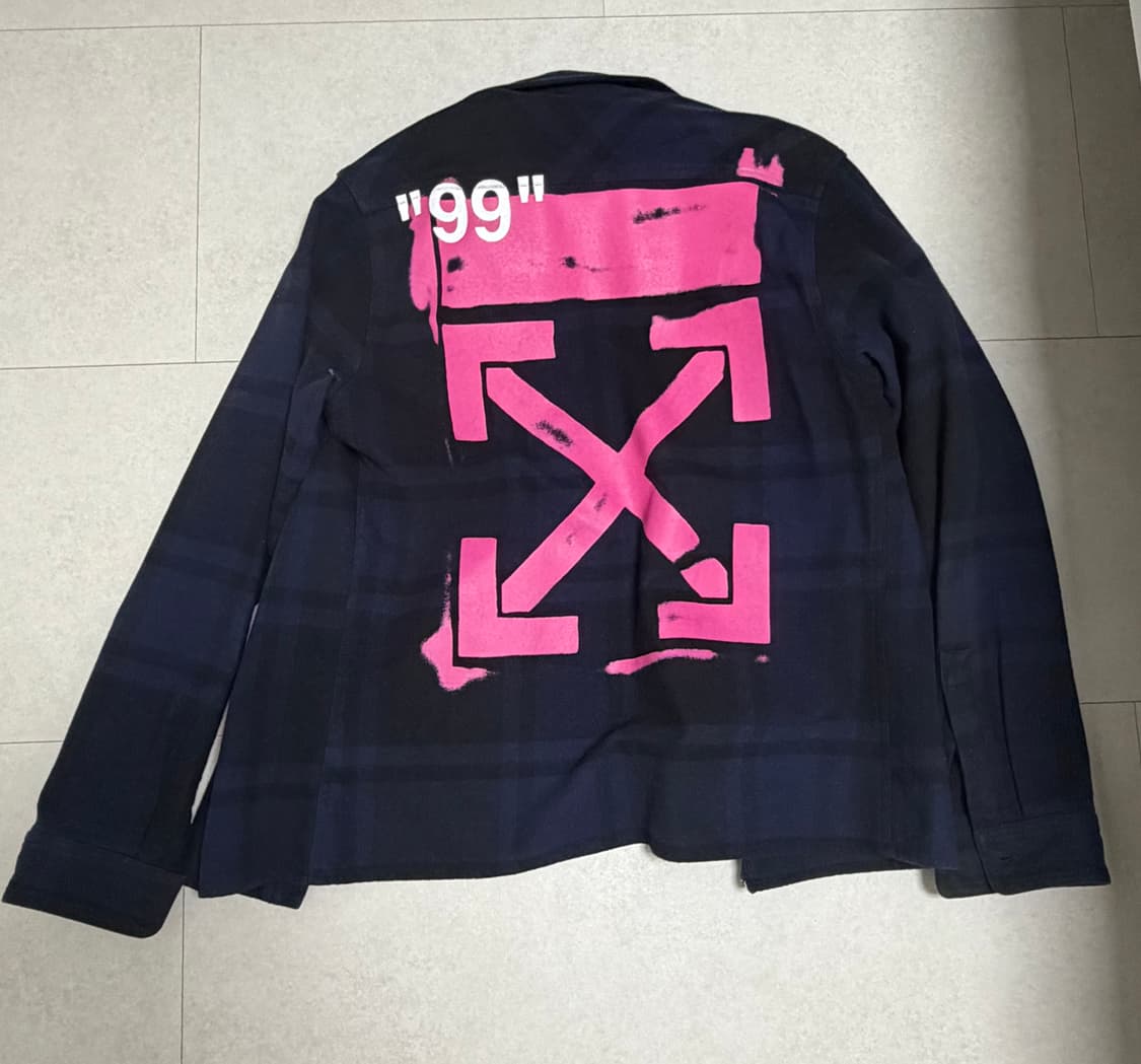 오프화이트 플란넬 셔츠 M사이즈 판매합니다 상품이미지1