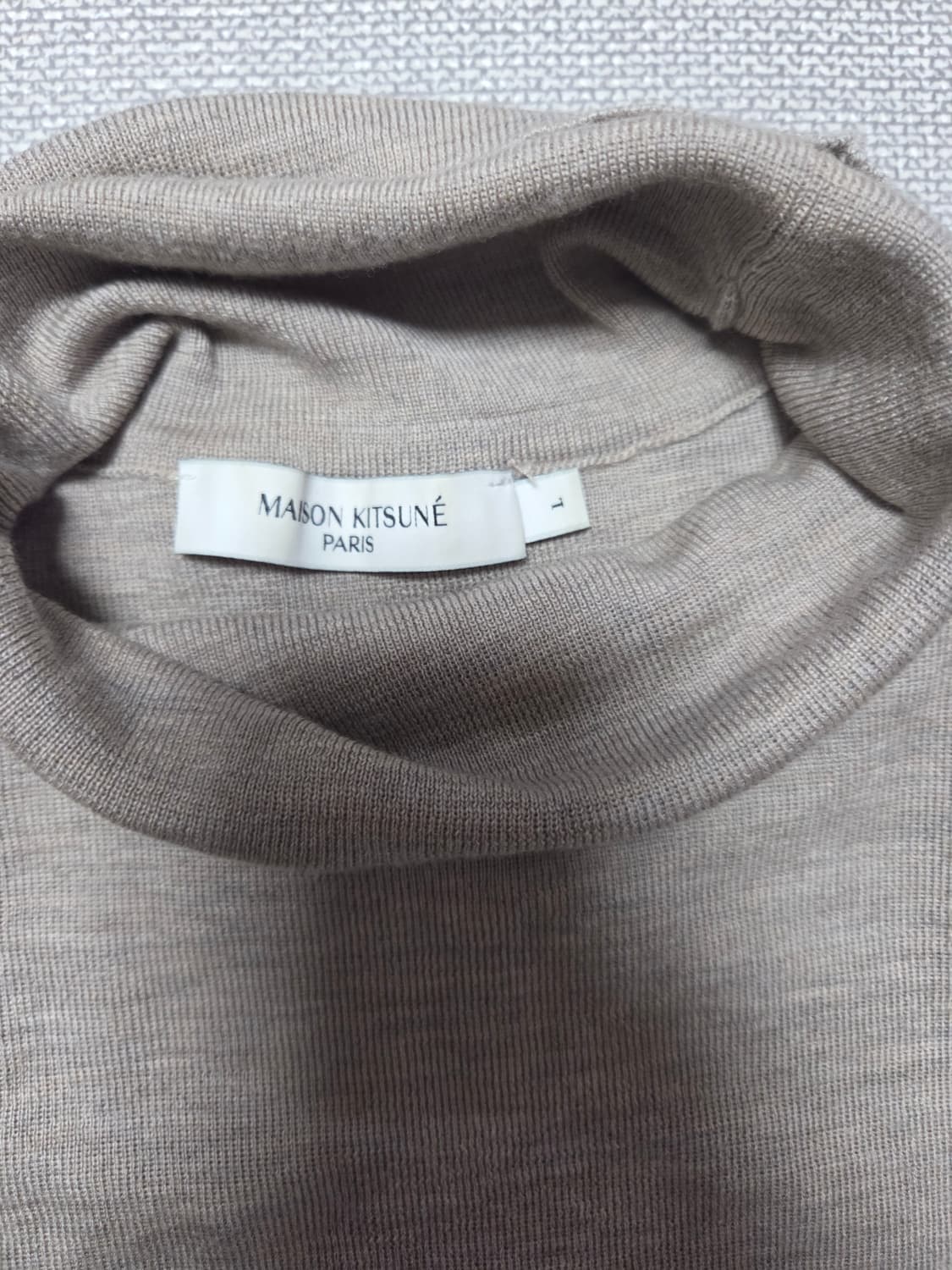 메종키츠네 니트 목플라 팝니다 상품이미지3