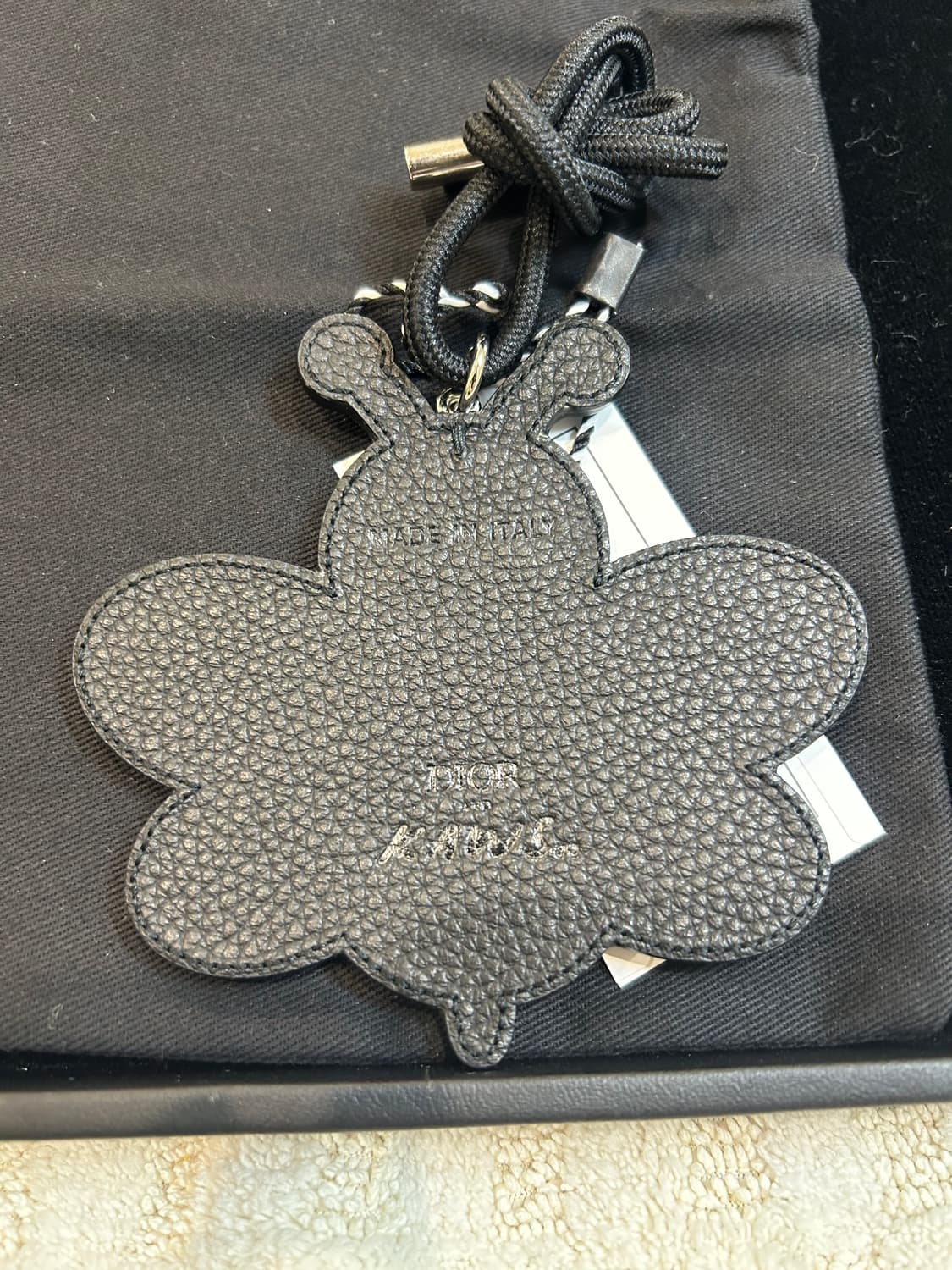 [정품/중고] 디올 X 카우스 비 키링 상품이미지2