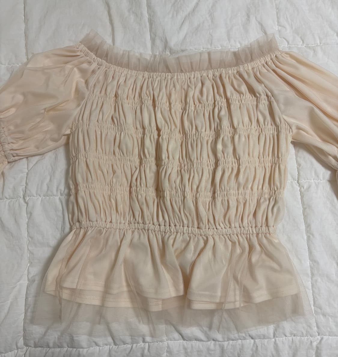 엑시즈팜므 오프숄더 셔링 프릴 리본 핑크 블라우스  상품이미지3