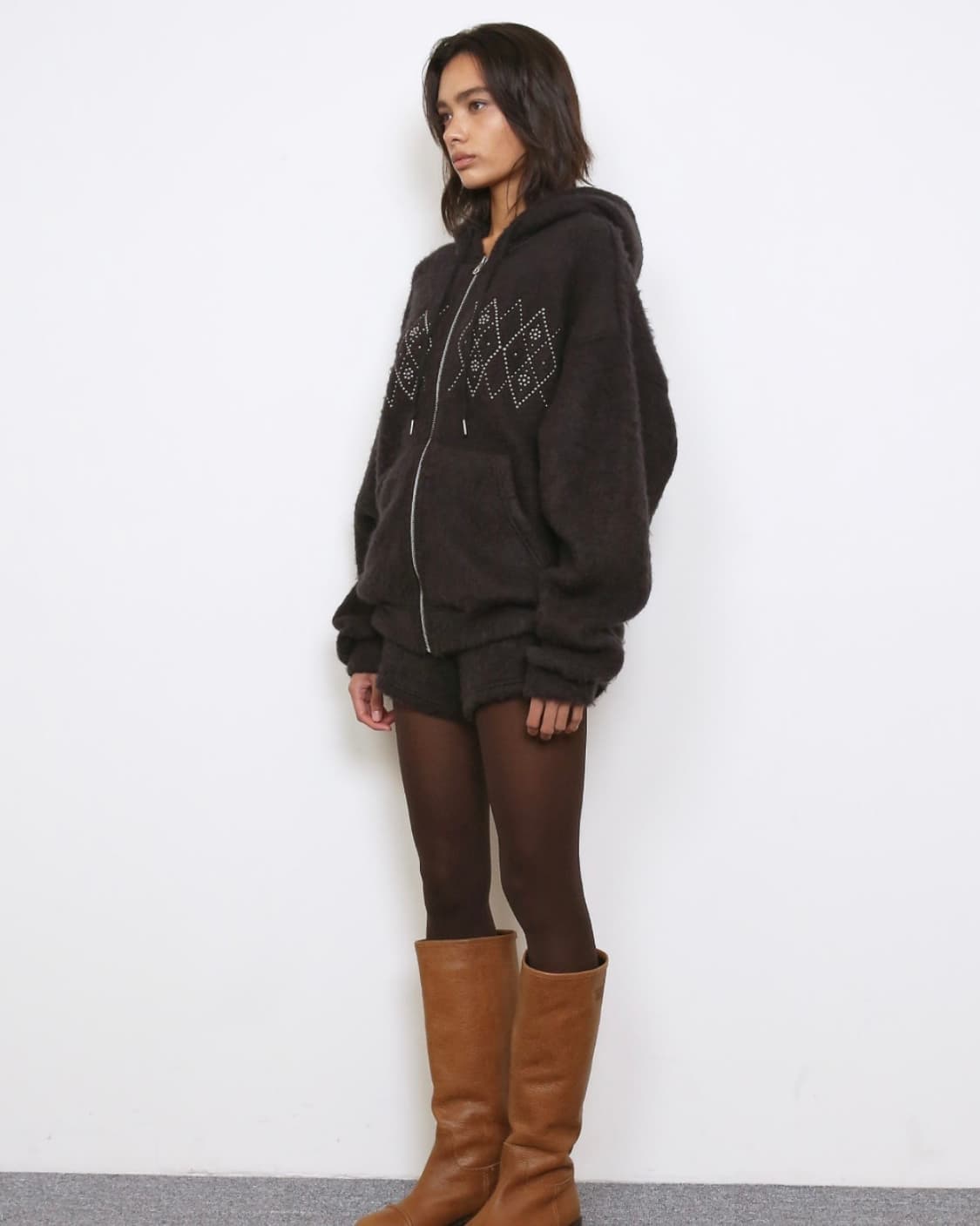 폴리수엠 FLUFFY ARGYLE STUDDED HOODIE_black 상품이미지3