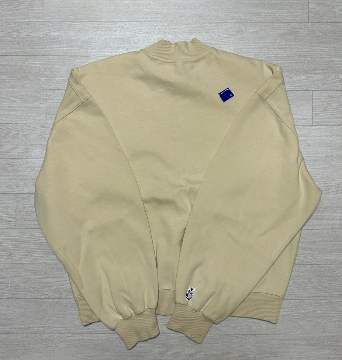 아더에러 6주년 모크넥 맨투맨 상품이미지5