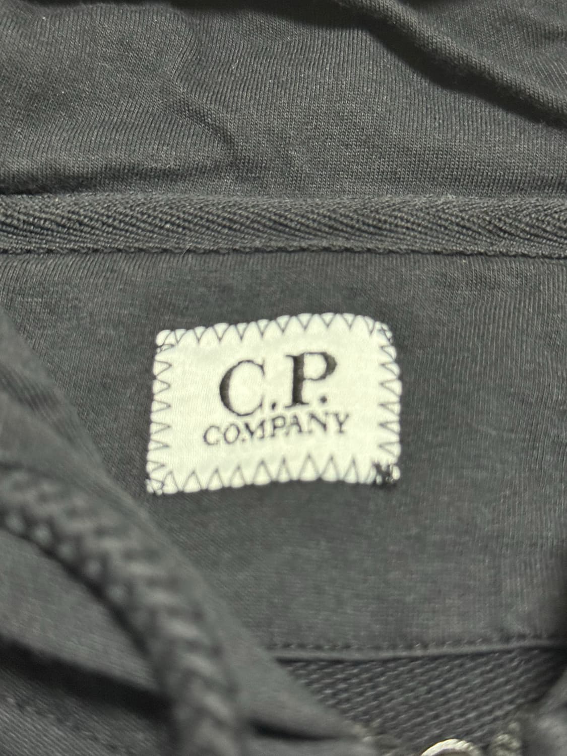 26ss cp컴퍼니 후드집업 블랙 색상 L사이즈 상품이미지5
