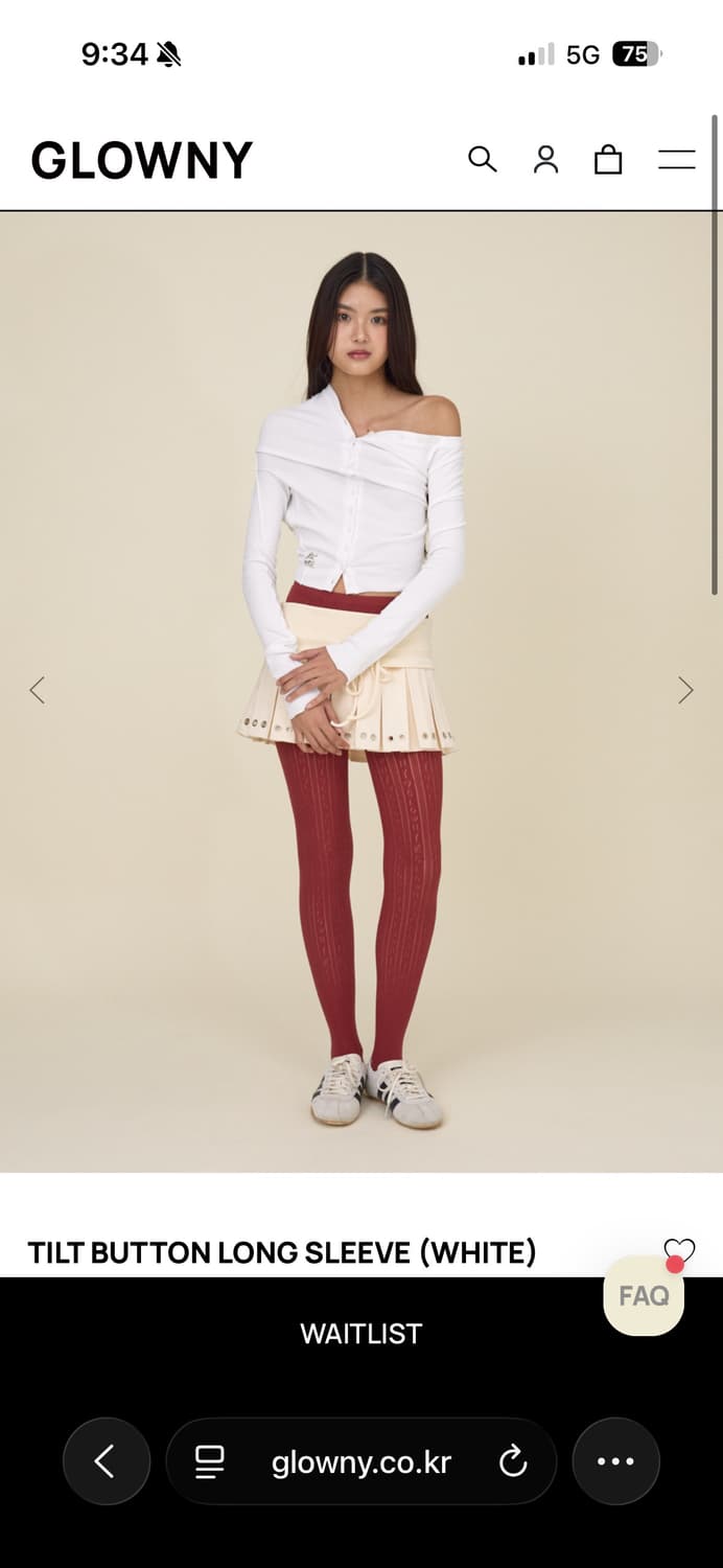 화이트 M 글로니 버튼 롱슬리브 드레이핑 원숄더탑 상품이미지4