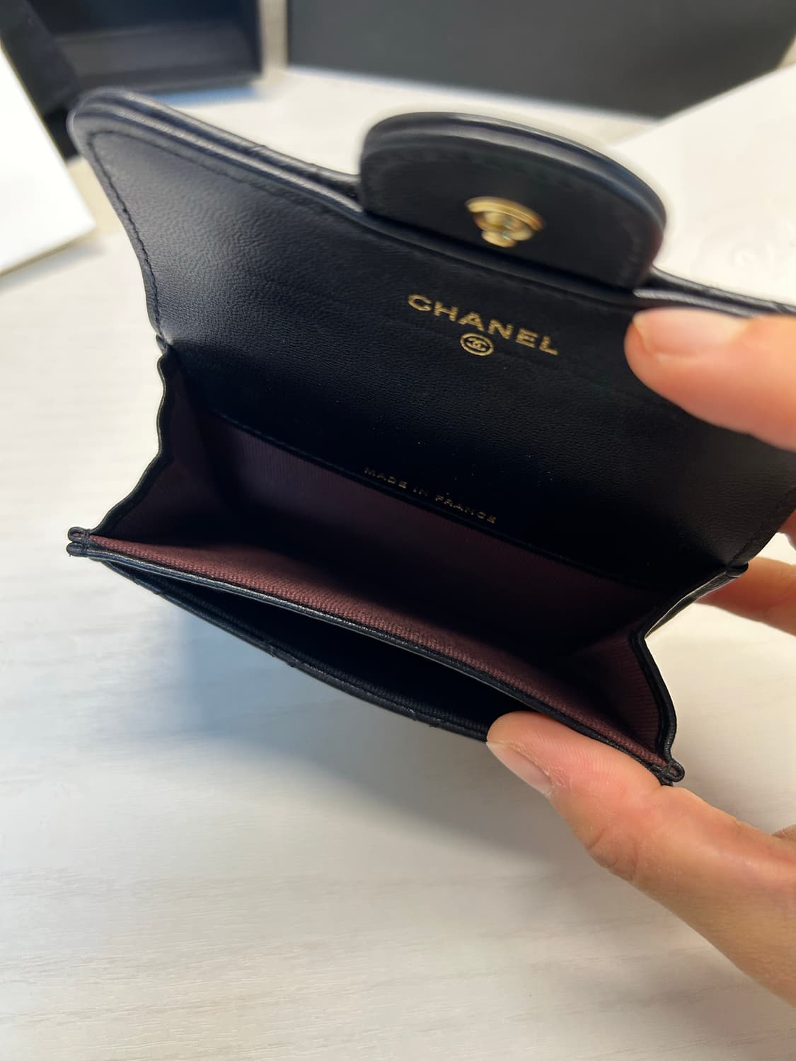 샤넬 CHANEL 클래식 금장 램스킨 플랩 카드 지갑 블랙 내장칩 상품이미지6
