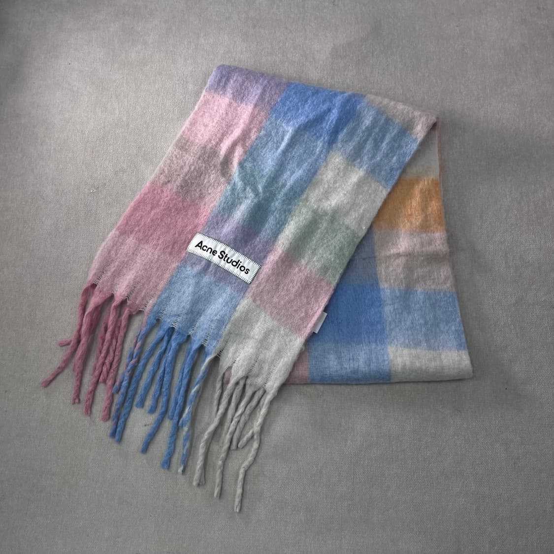 아크네스튜디오 모헤어 머플러 상품이미지1