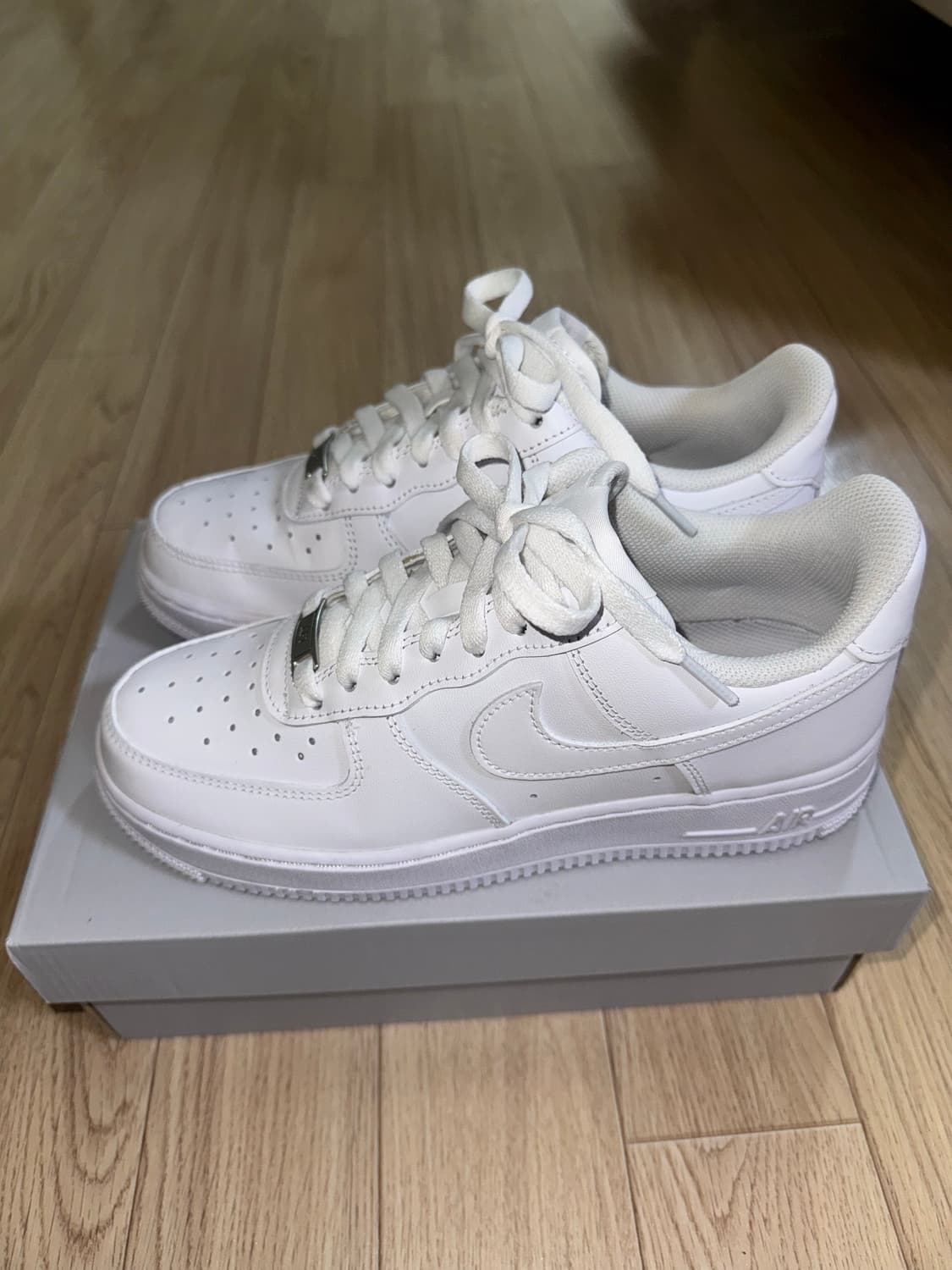 나이키 에어포스1 '07 로우 화이트 상품이미지2