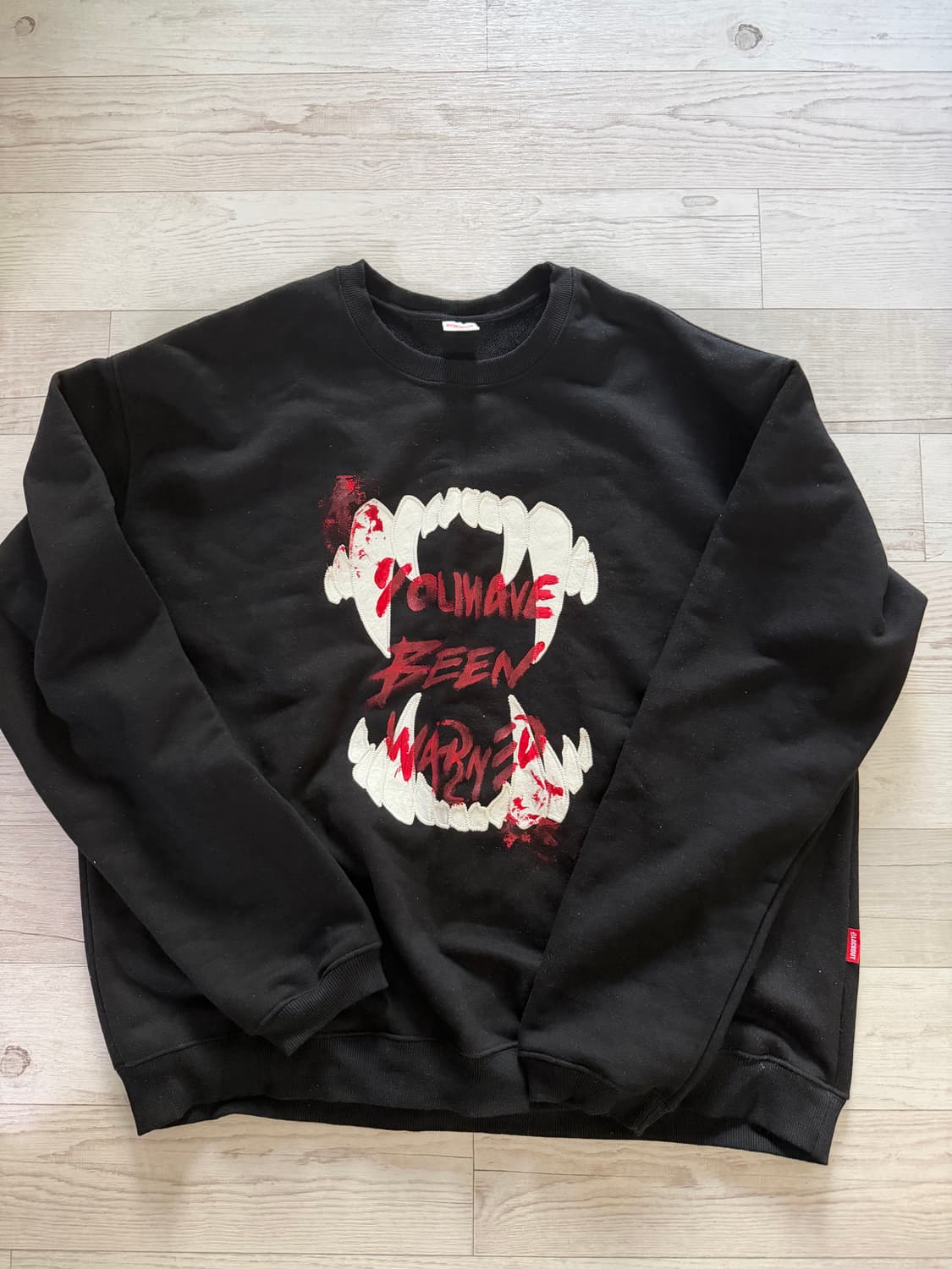 블랙아웃 스웻셔츠 상품이미지1