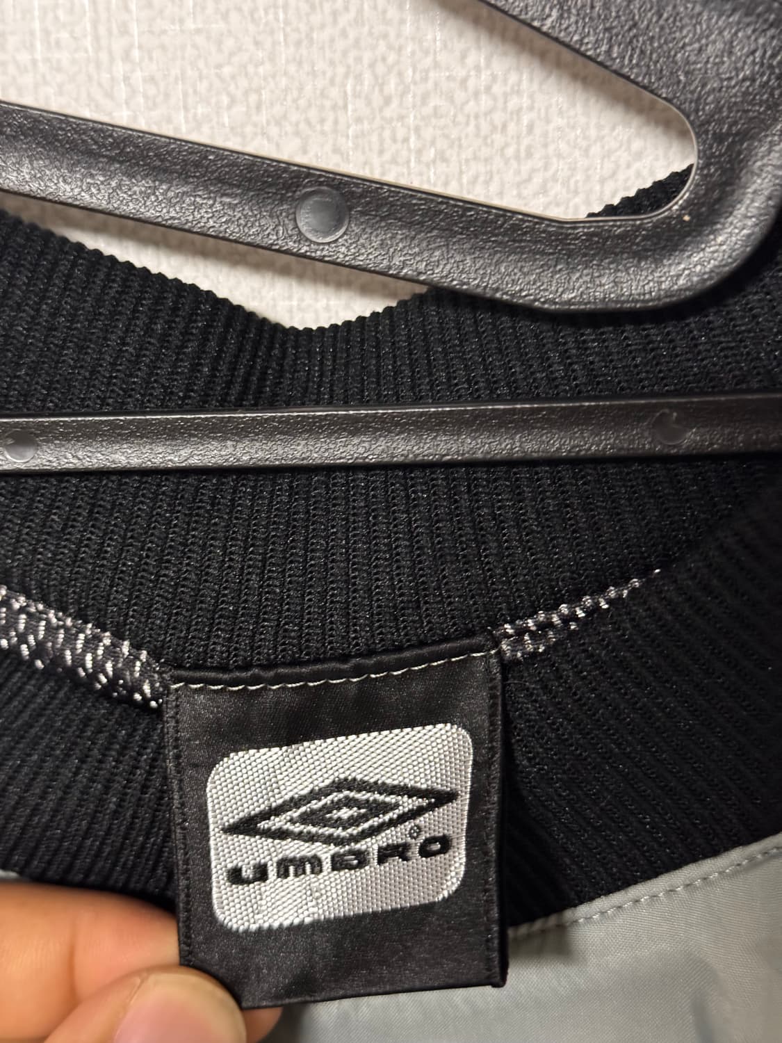 엄브로 빅로고 프린팅 웜업 점퍼 상품이미지6