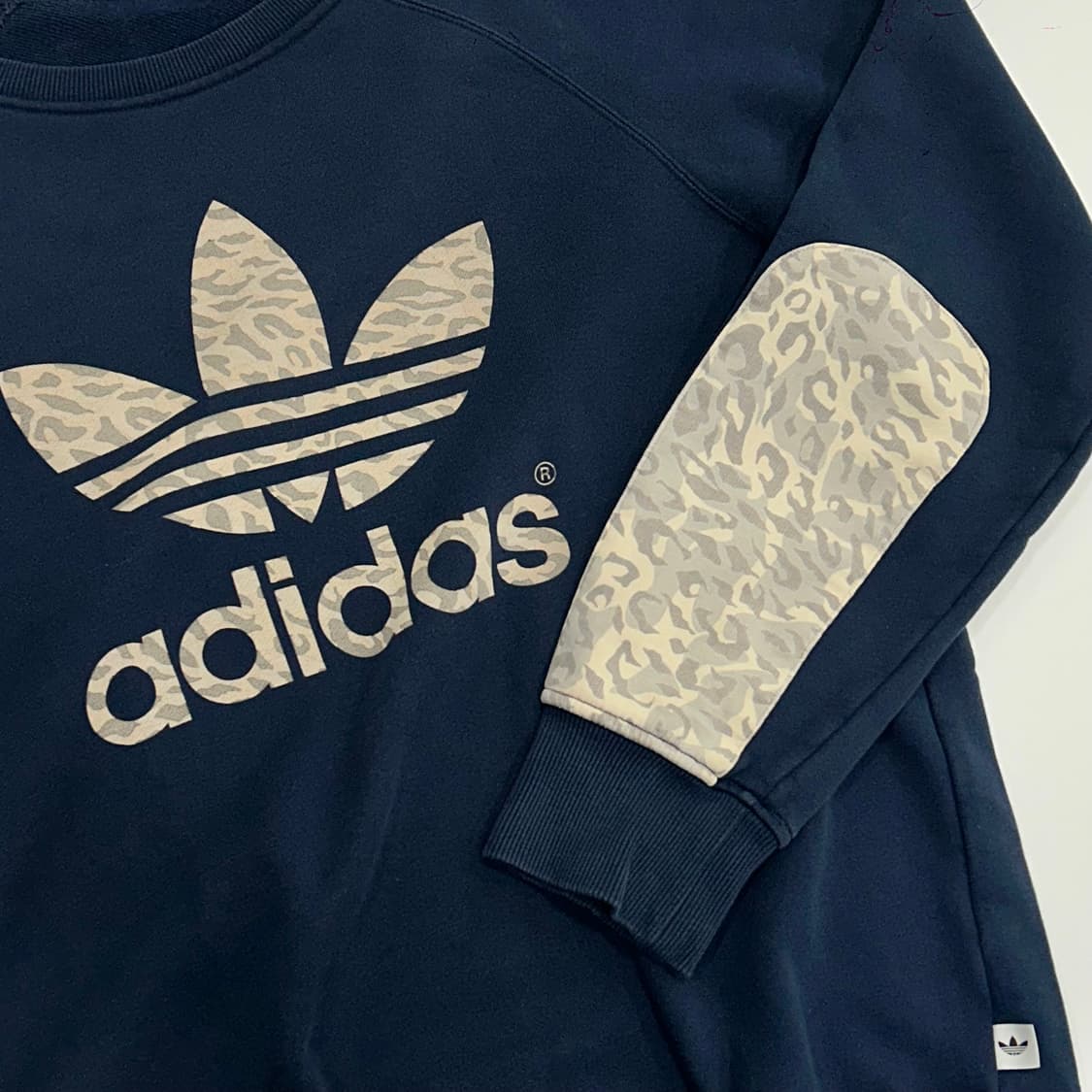 Adidas 아디다스 레오파드 파이어버드 앵클패치 맨투맨 상품이미지5