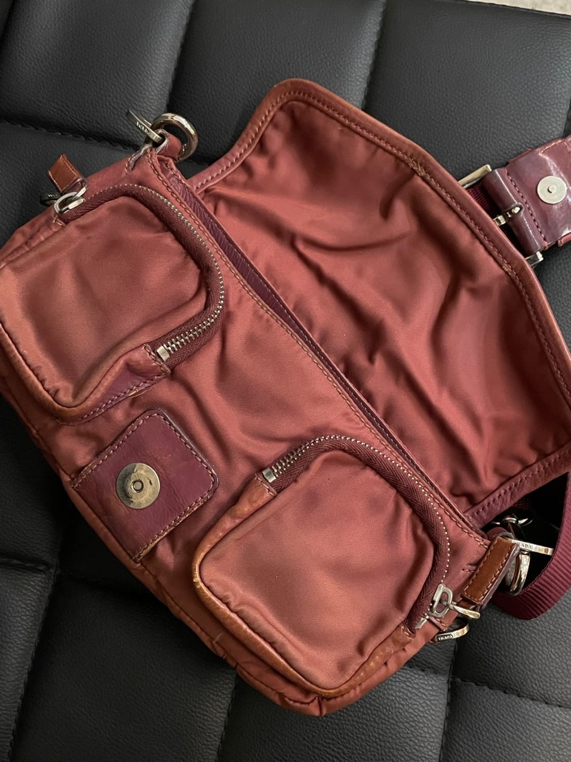 프라다 테수토 삼각 로고 숄더 백 상품이미지6