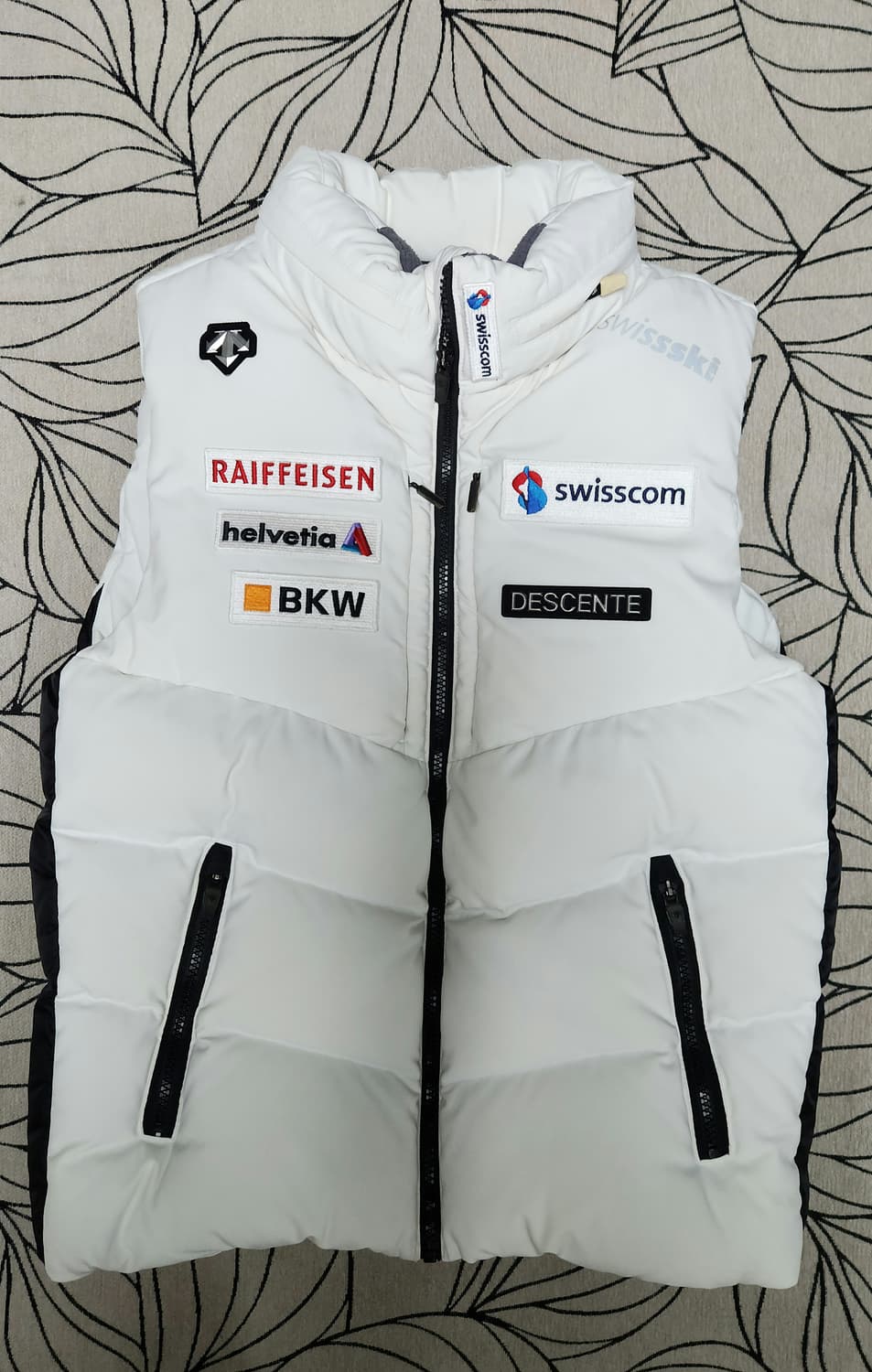 데상트 패딩 조끼 화이트 90사이즈 상품이미지1