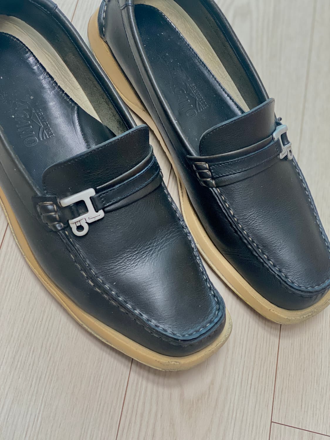 페라가모 여성용 가죽 보트슈즈 네이비 245~250mm사이즈 상품이미지7