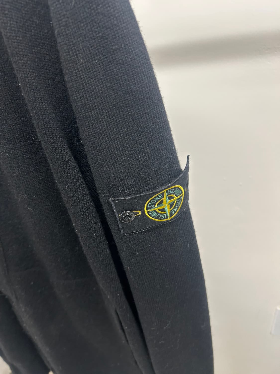 (105) 스톤아일랜드 와펜 패치 브이넥 울 가디건 L  상품이미지3