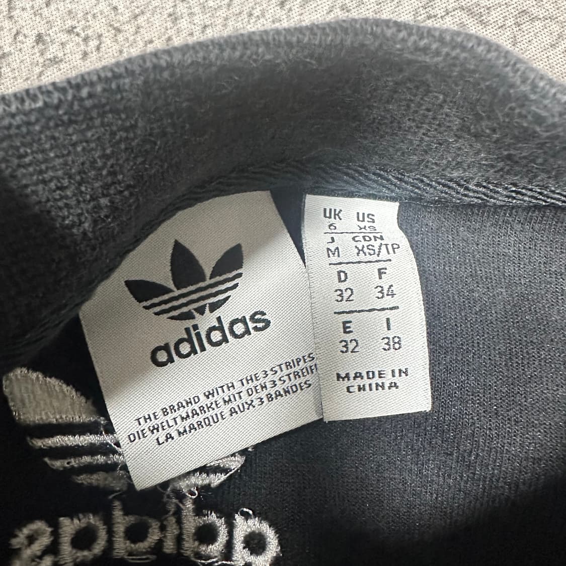 ✨ (바배) 아디다스 눈알 블랙 맨투맨  상품이미지3