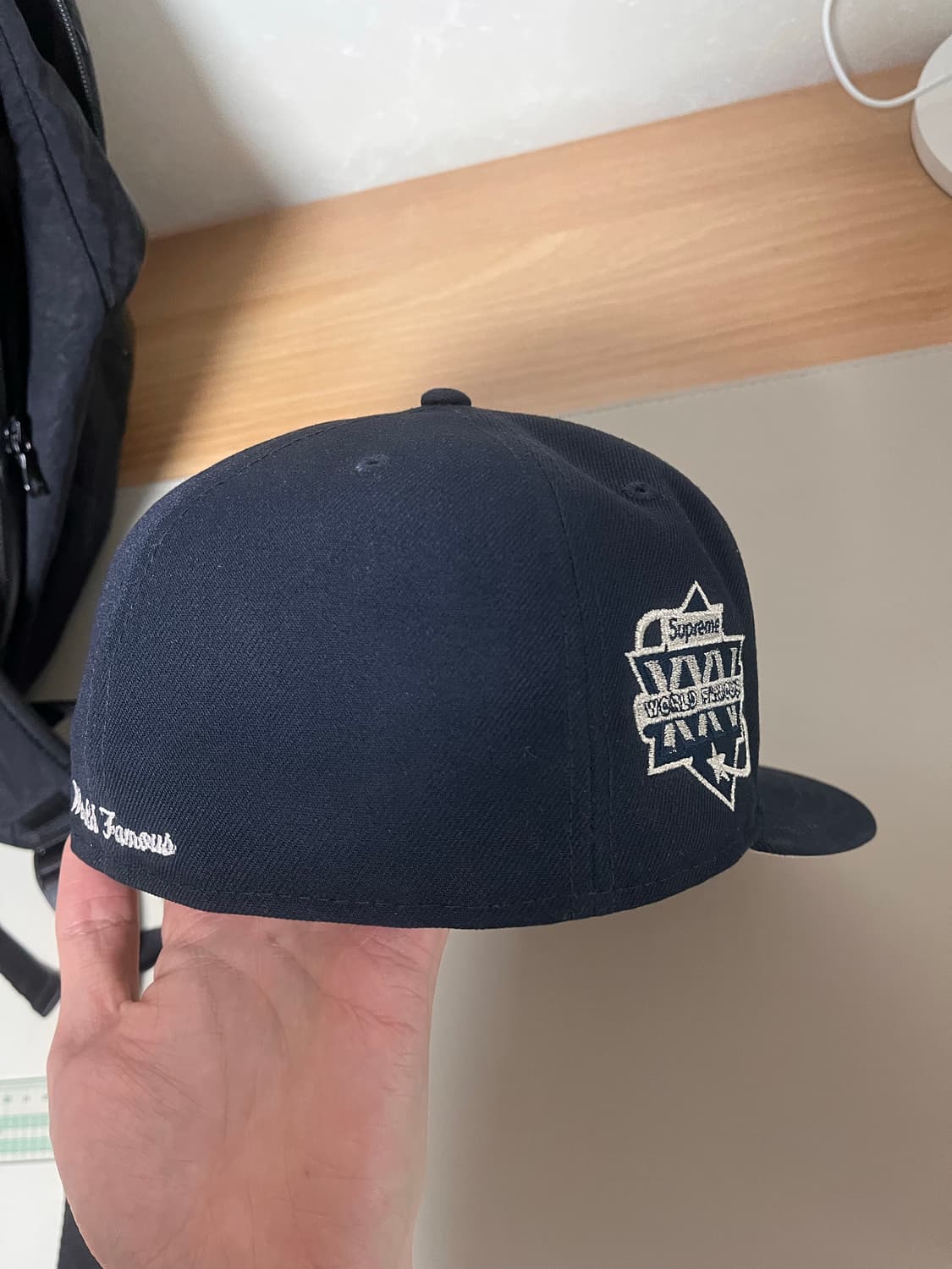 슈프림 챔피언쉽 박스 로고 뉴에라 네이비 - 25SS 7 3/8 상품이미지3