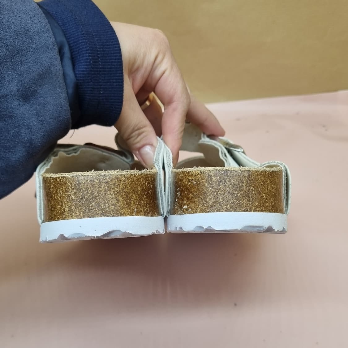 버켄스탁 아리조나 화이트 샌들 230 상품이미지4